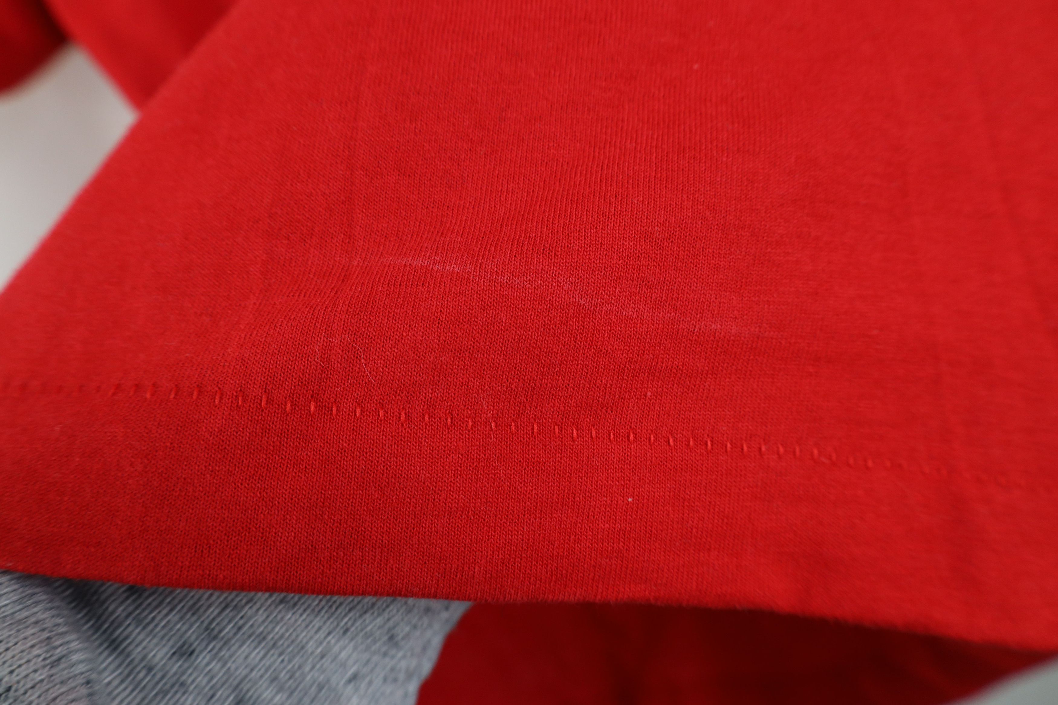 Vintage Vintage 90s Men Wear Red Detroit Red Wings Hockey T-Shirt Size US L / EU 52-54 / 3 - 7 Thumbnail