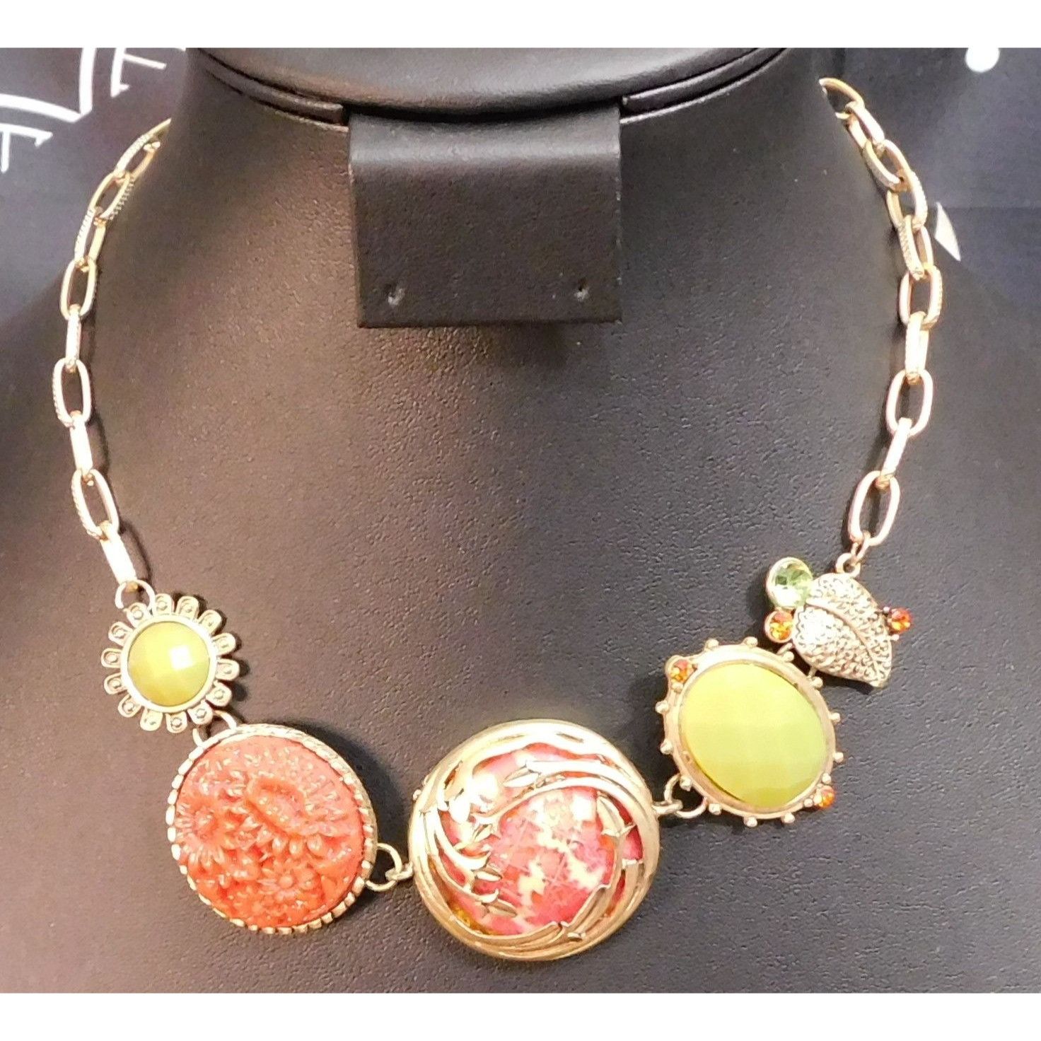 Other Vintage Floral Medallion Statement Necklace Size ONE SIZE - 1 Thumbnail