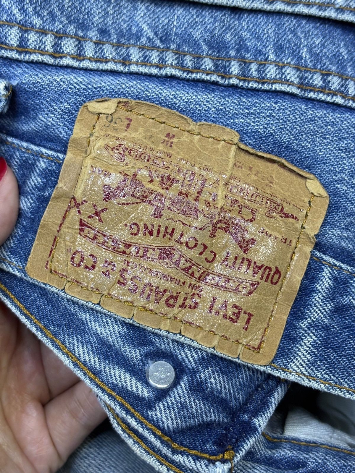 Levi's Vintage 90s Levis 501xx Faded Wash Distress Loose Jeans Size US 33 - 11 Thumbnail
