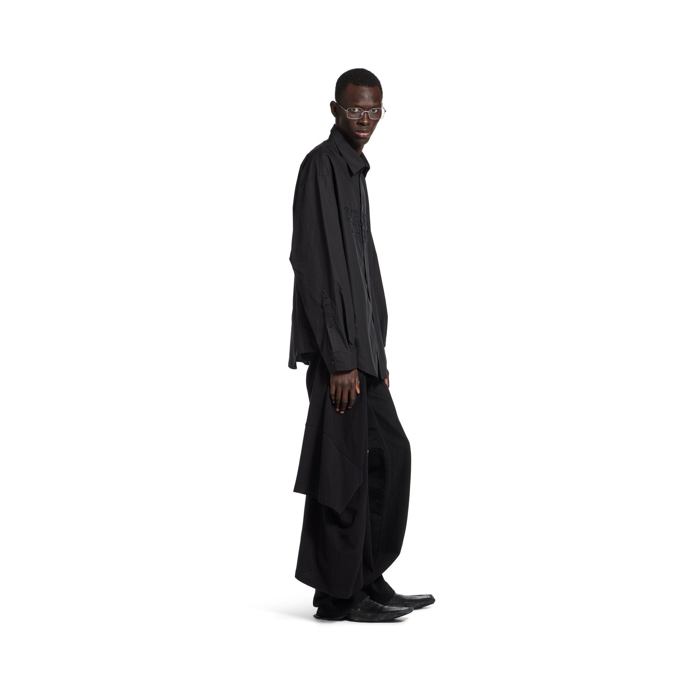 Balenciaga o1s1wg110226 Minimal Shirt Oversized in Black Size US S / EU 44-46 / 1 - 4 Thumbnail