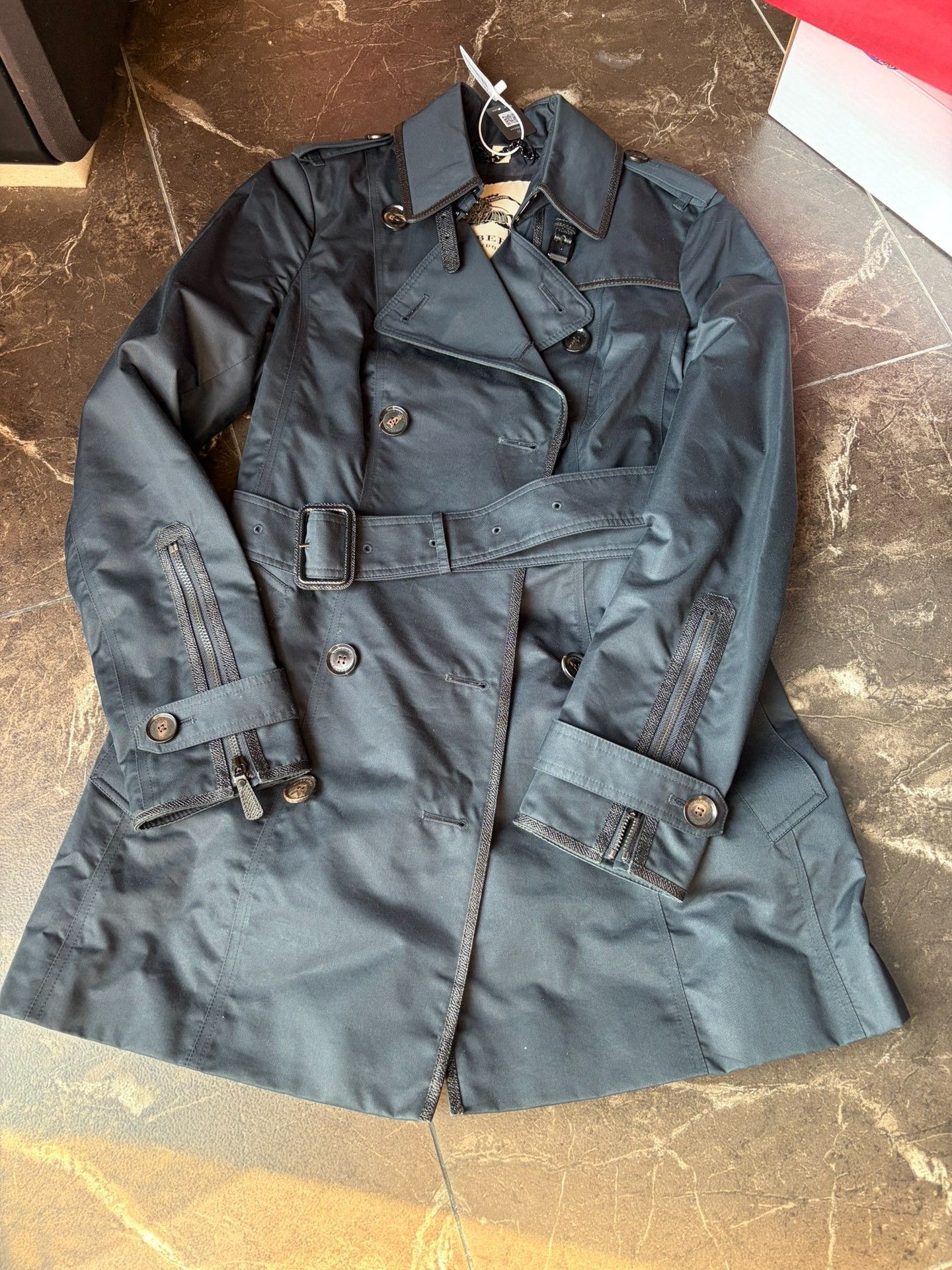 Burberry Burberry Women's Trench Coat Size XS / US 0-2 / IT 36-38 - 1 Thumbnail