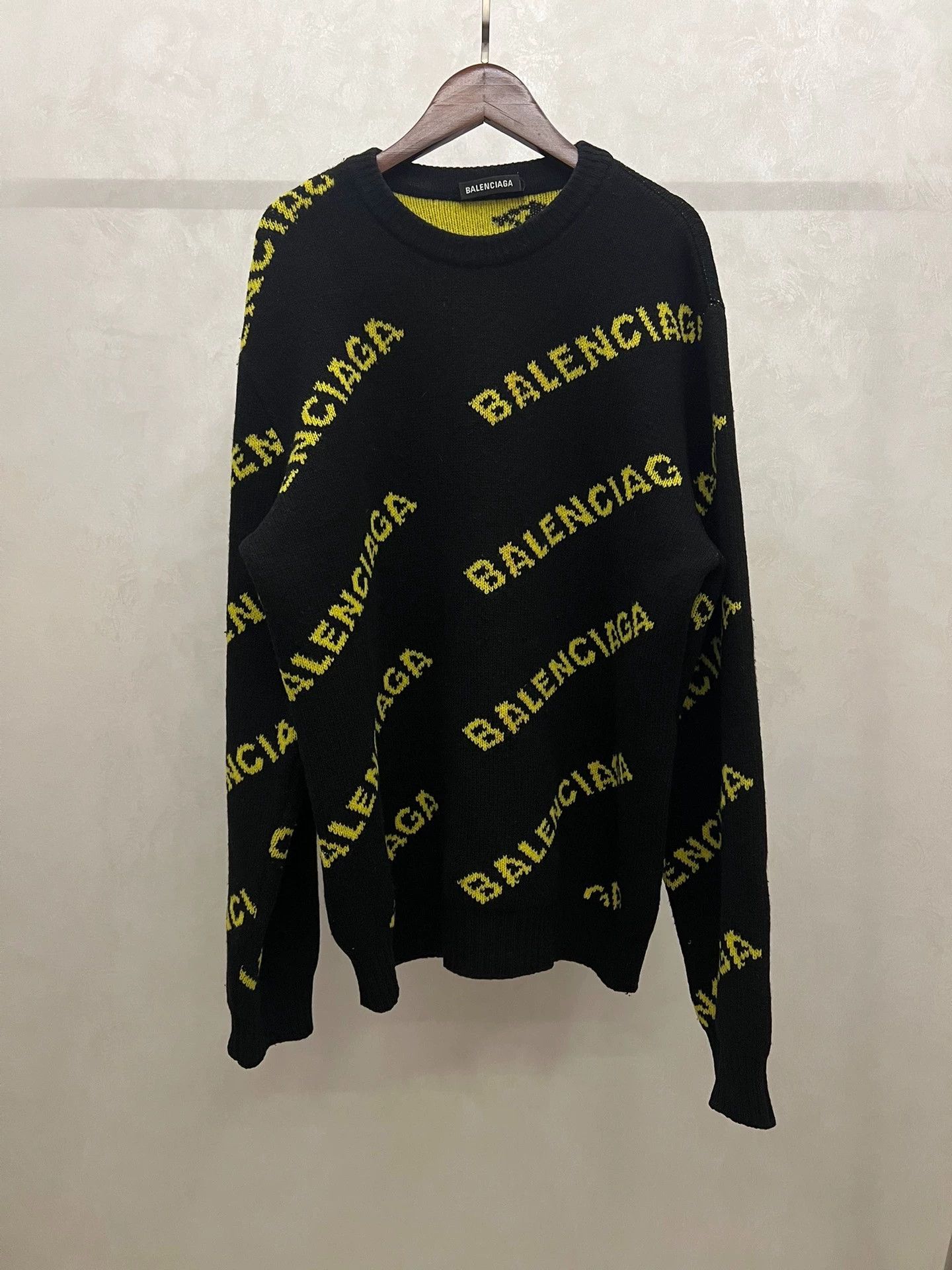 Balenciaga Balenciaga Yellow Full Logo Sweater Size US M / EU 48-50 / 2 - 1 Thumbnail