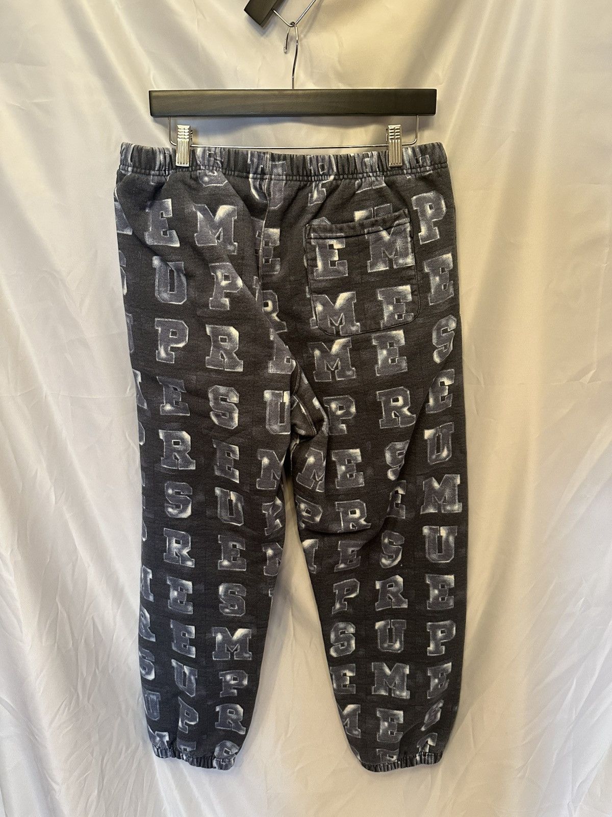 Supreme Supreme Logo Sweatpants Size US 31 - 2 Thumbnail