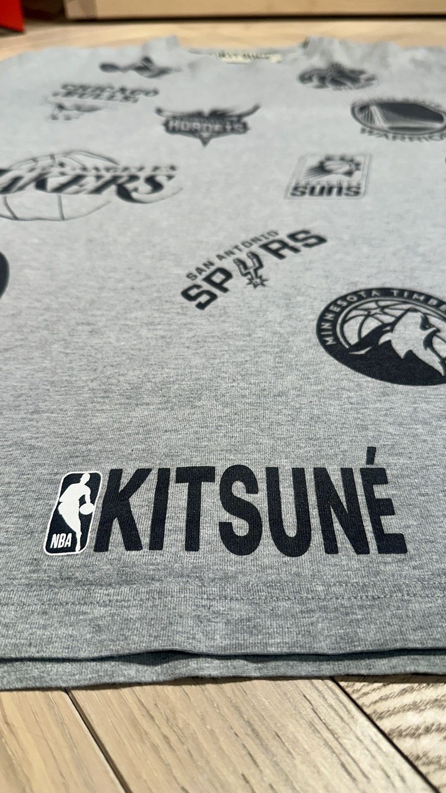 Maison Kitsune × NBA Maison Kitsuné x NBA Allover Print Tee Size US L / EU 52-54 / 3 - 4 Thumbnail