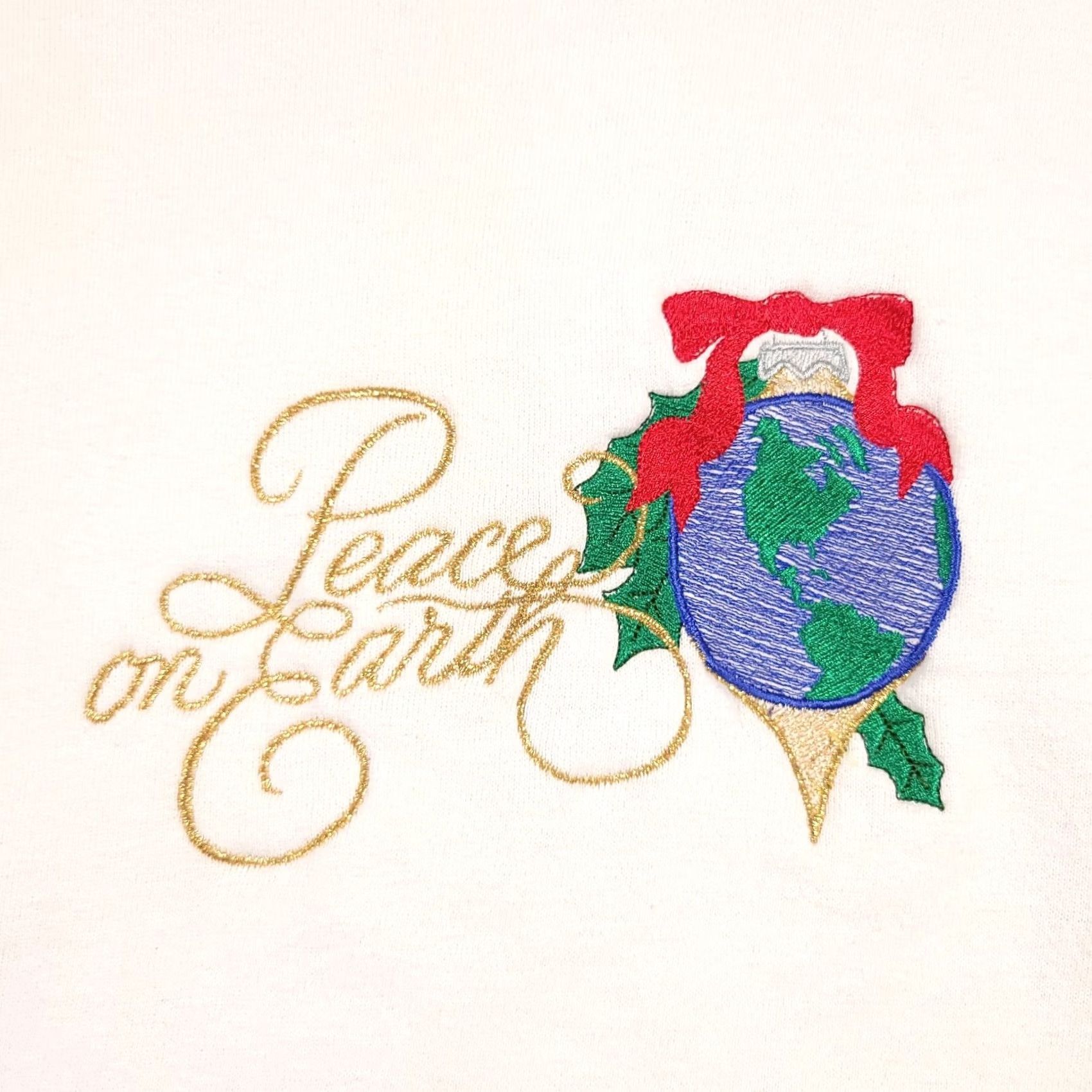 Vintage VINTAGE Oneita Sweatshirt Adult Large Crewneck Embroidered Peace on Earth USA Made PILLOW? Size US L / EU 52-54 / 3 - 4 Thumbnail