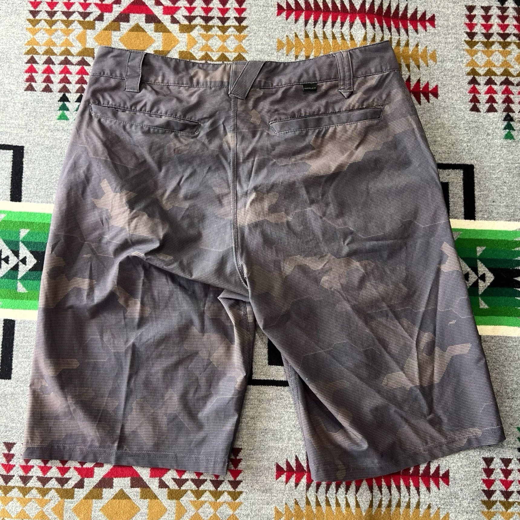 VINTAGE Oakley Board Shorts Mens 32 Camo Surf Swim Trunks Y2K