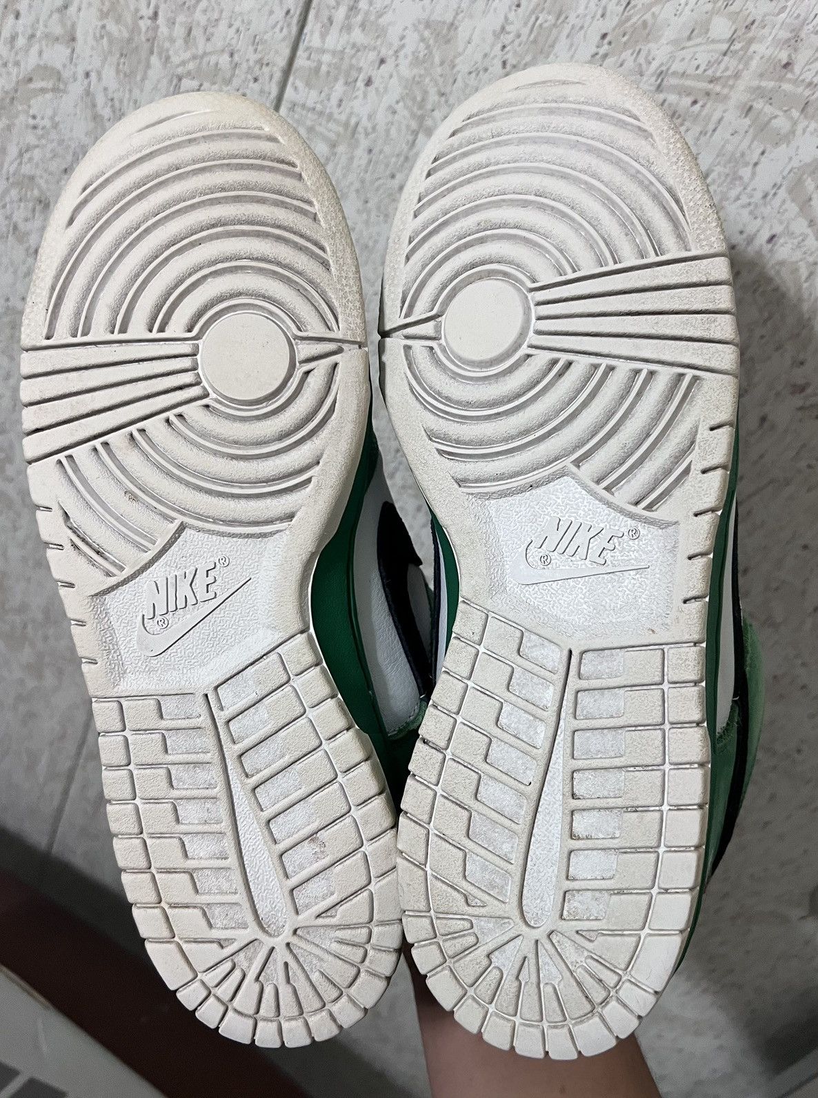 Nike × Nike SB SOLD! Nike SB Dunk Low Heineken 2003 Size 9.5 Size US 9.5 / EU 42-43 - 6 Thumbnail