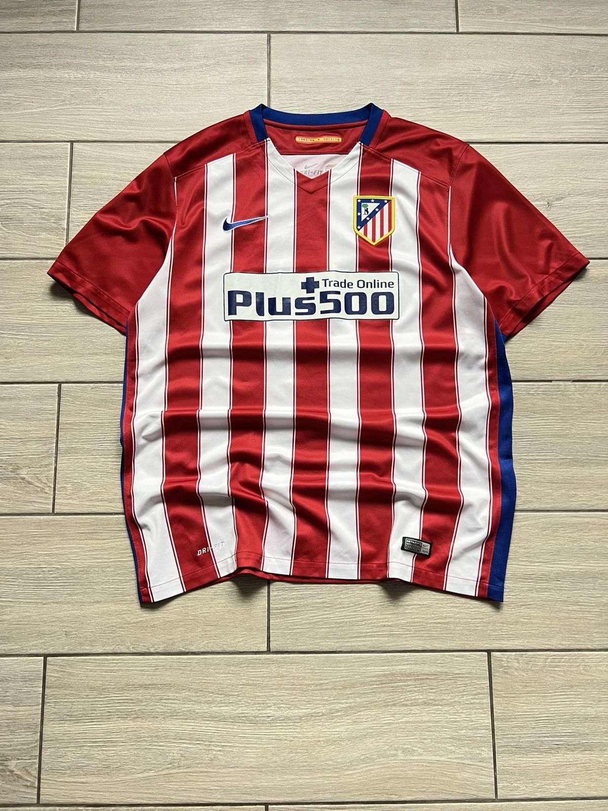 Nike Nike ATLETICO MADRID 2016 2017 HOME SOCCER SHIRT JERSEY Size US L / EU 52-54 / 3 - 5 Thumbnail