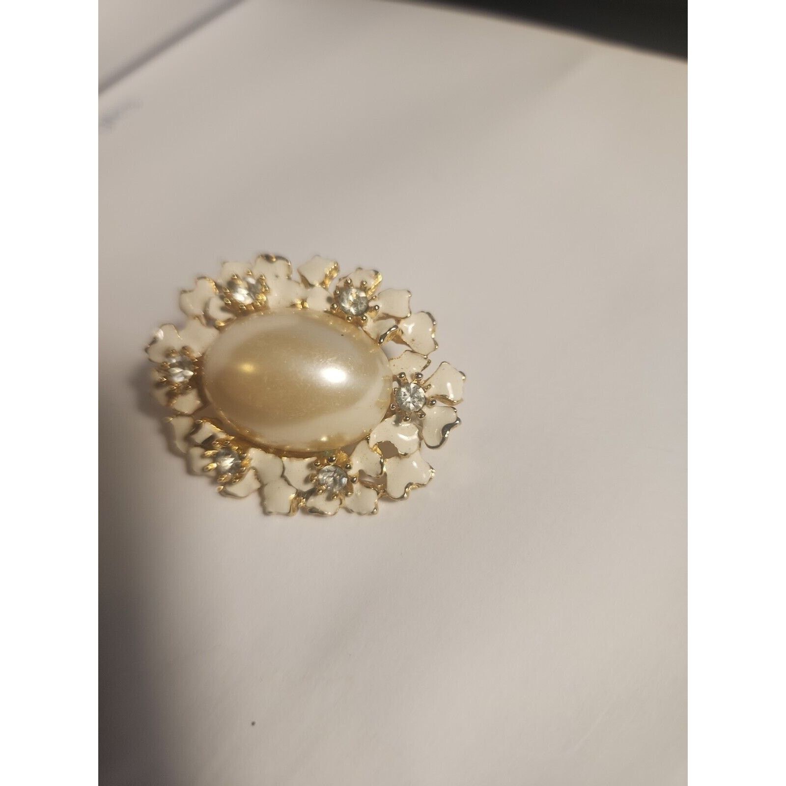 Other Vintage brooch white clear stones, large white center stone Size ONE SIZE - 3 Thumbnail