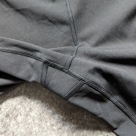 Lululemon Lululemon Wunder Under Crop High-Rise 23" Black size 20 Size 42" / US 20 - 9 Thumbnail