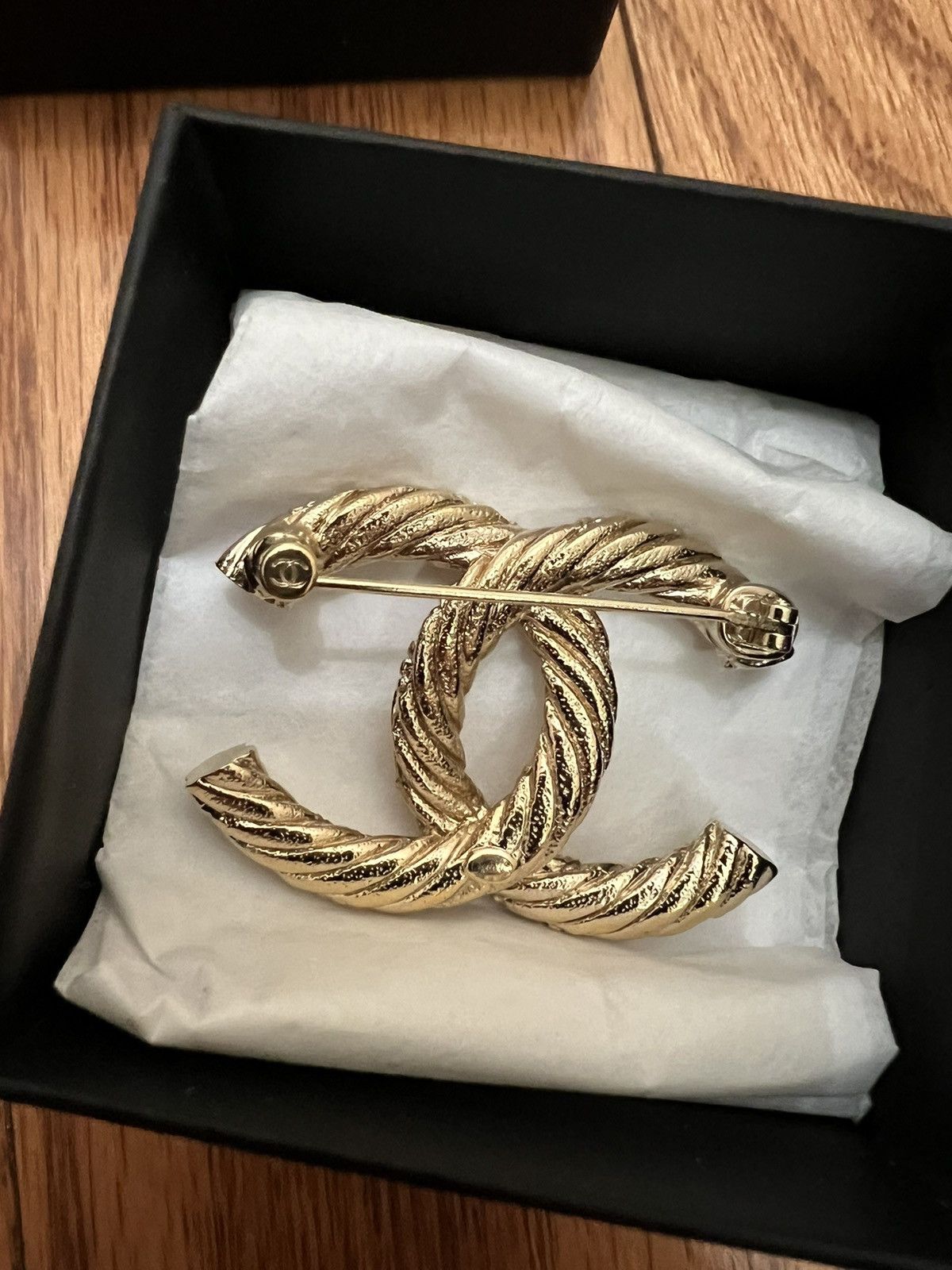 Chanel Chanel Gold Twisted CC Brooch Size ONE SIZE - 2 Thumbnail
