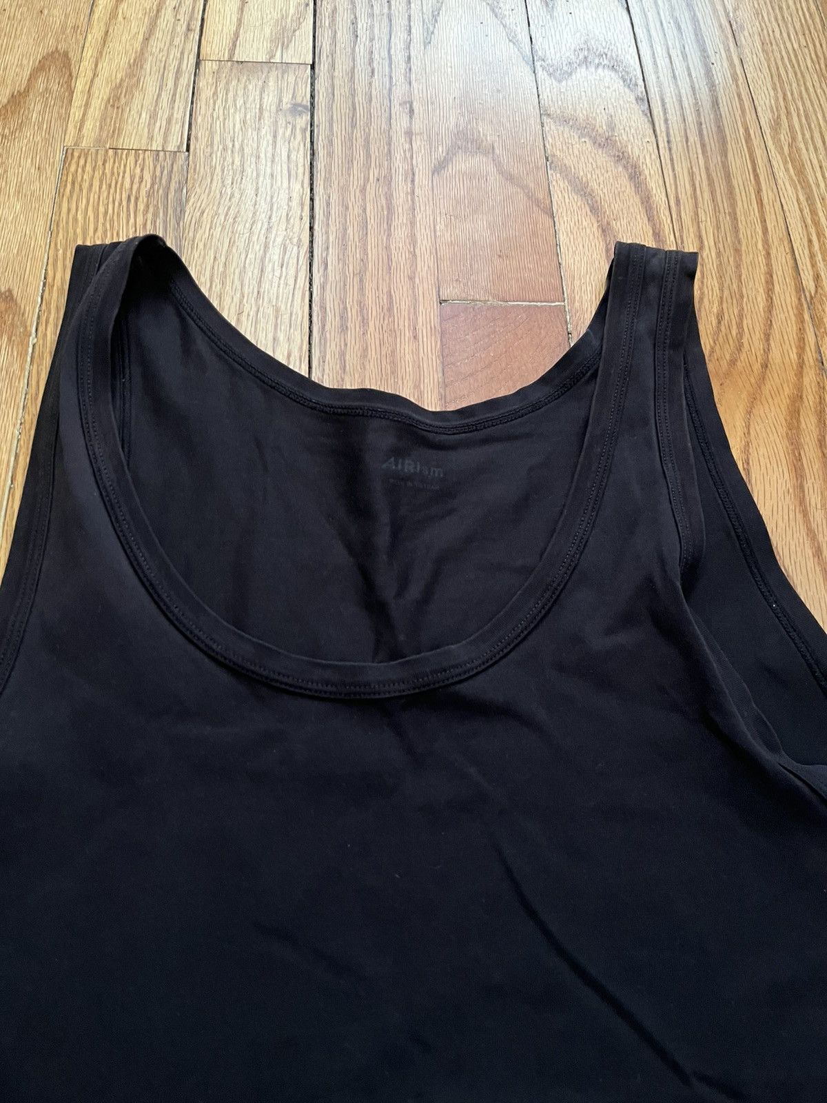 Uniqlo uniqlo airism tank tops size large x2 Size US L / EU 52-54 / 3 - 3 Thumbnail