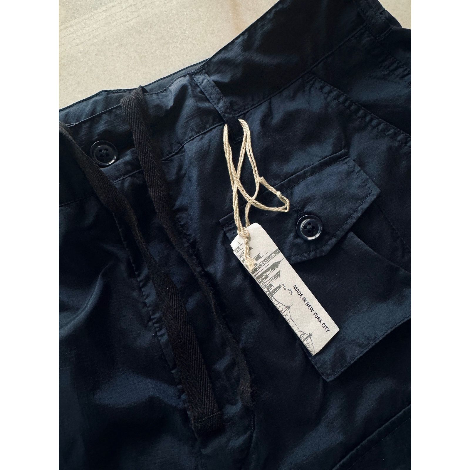 Engineered Garments ENGINEERED GARMENTS Navy Drawstring Cargo Shorts Size US 32 / EU 48 - 5 Thumbnail