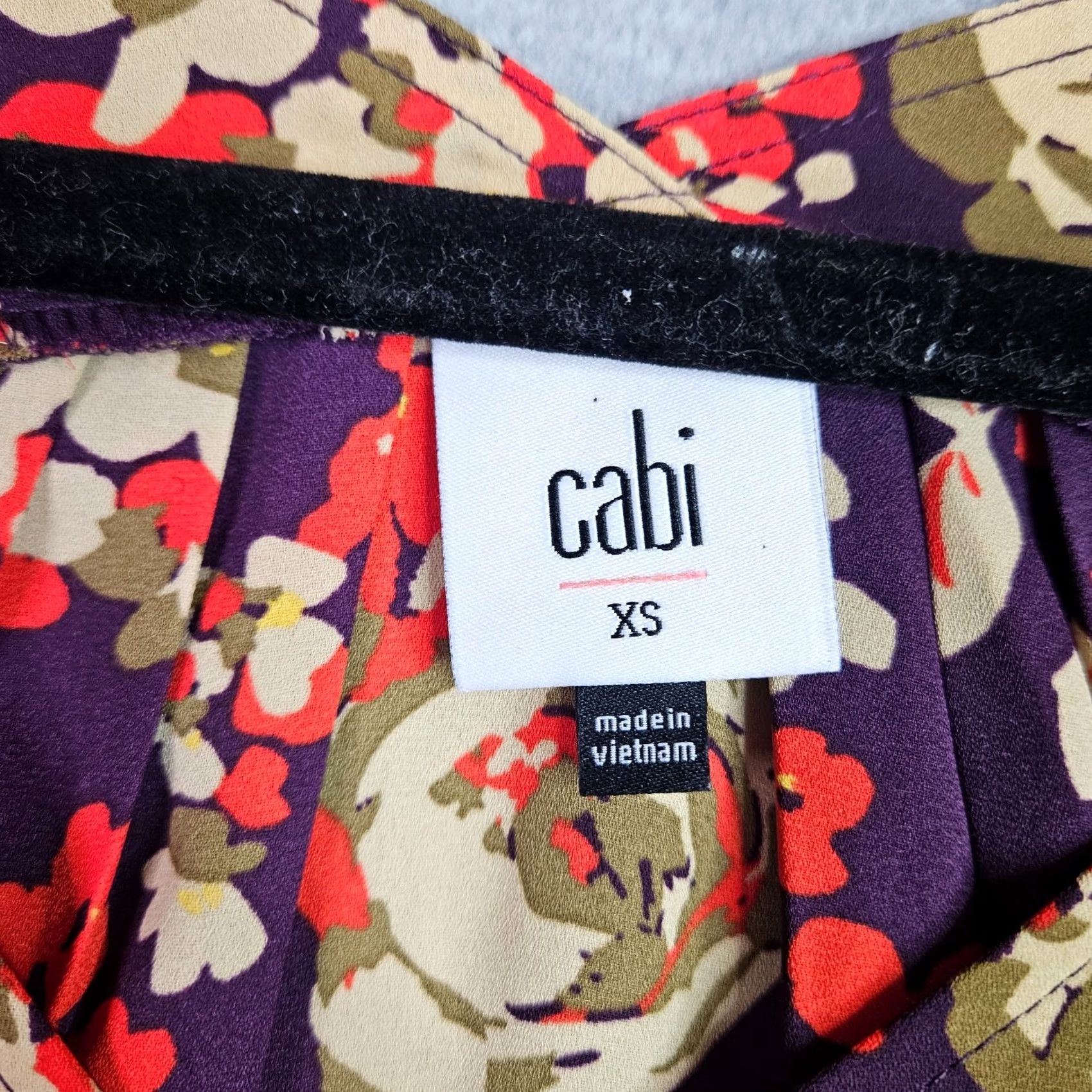 Vintage CAbi Women's XS Purple Floral V-Neck Blouse Size XS / US 0-2 / IT 36-38 - 5 Thumbnail