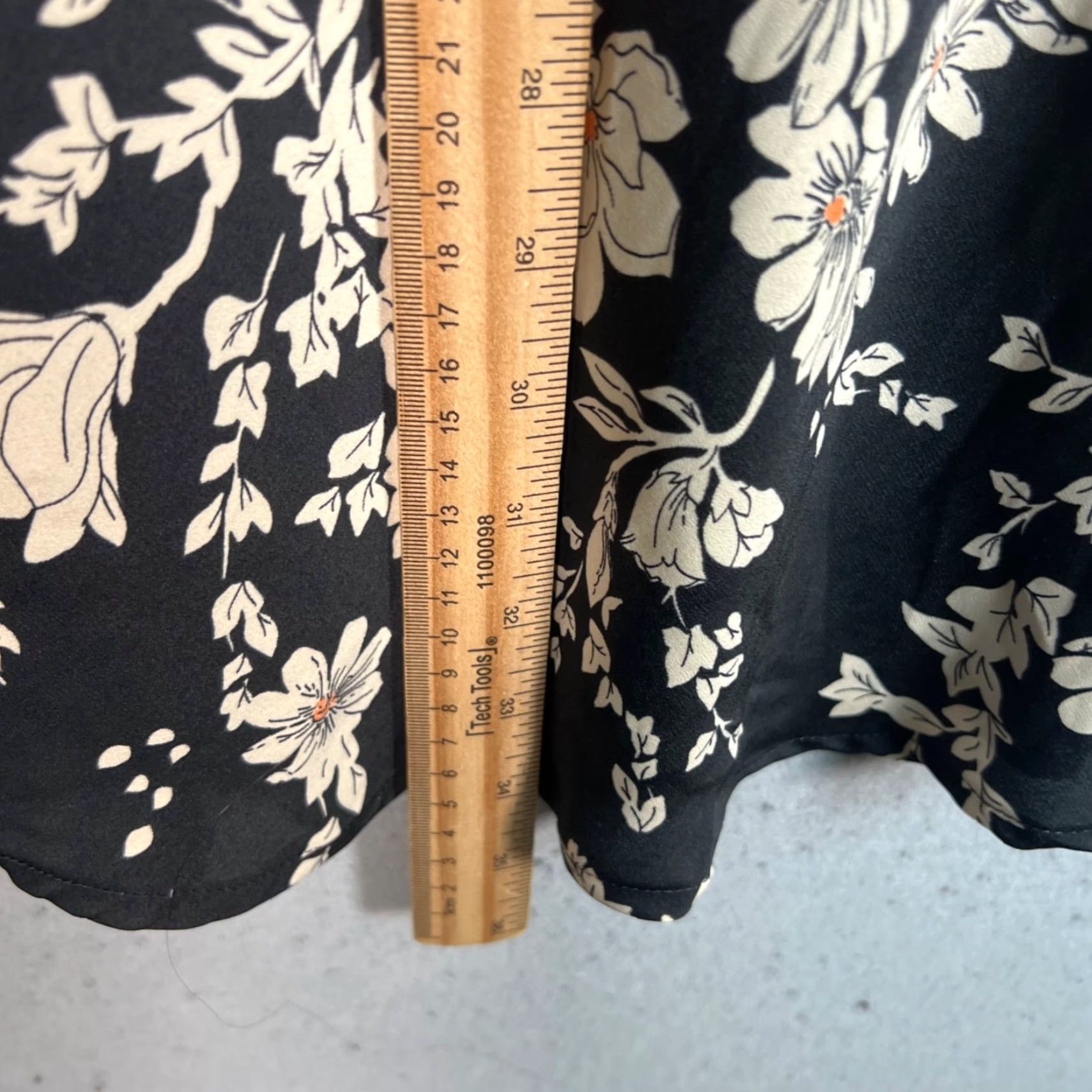 Free People Free People Blouse Womens Small Black Floral Long Sleeve Bohemian Open Back Body Casual Shirt Womens Petite S Black Floral Bohemian 90s? Size S / US 4 / IT 40 - 6 Thumbnail