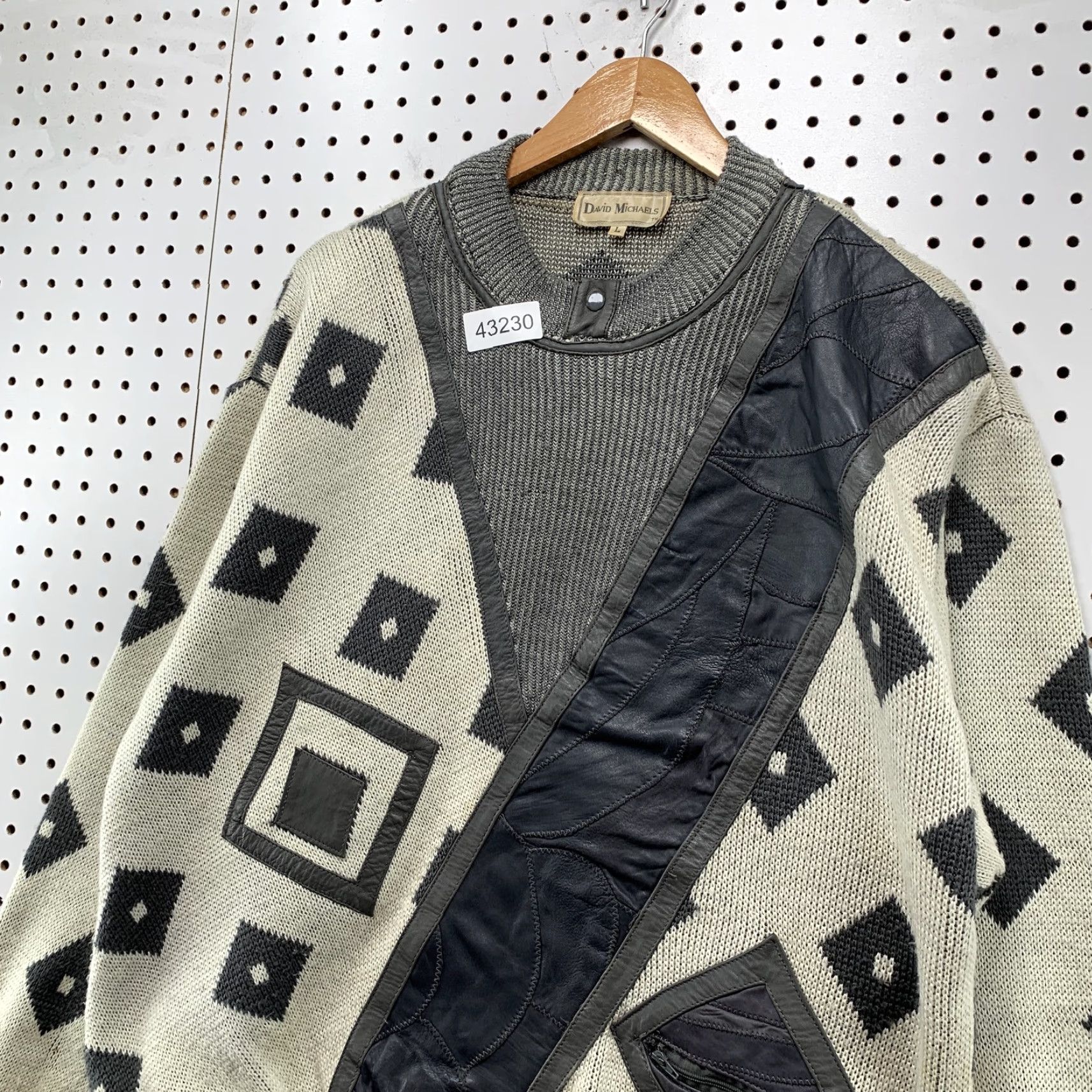 Vintage VINTAGE David Michaels Leather Knit Sweater Shirt Mens Large Gray Argyle Pullover 90s Mens Size US L / EU 52-54 / 3 - 3 Thumbnail