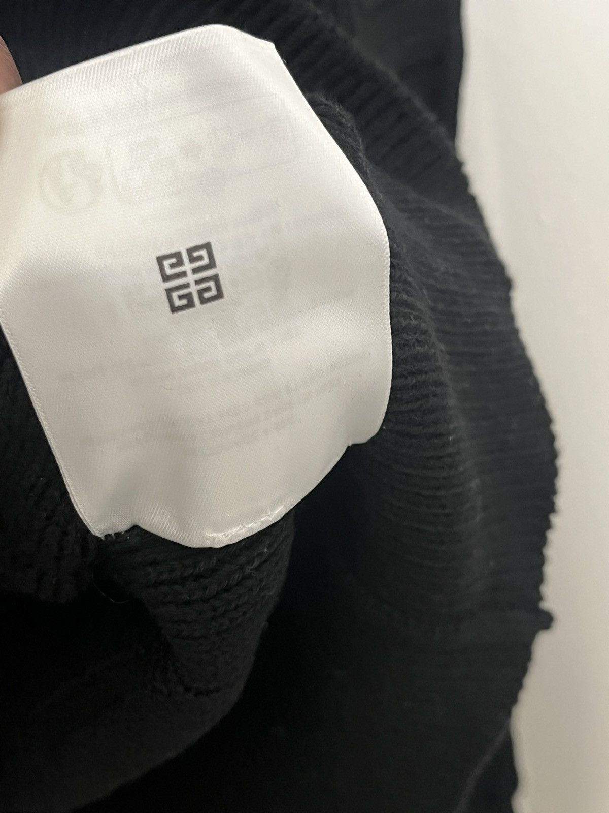Givenchy Givenchy Sweater Sz M Size US M / EU 48-50 / 2 - 9 Thumbnail