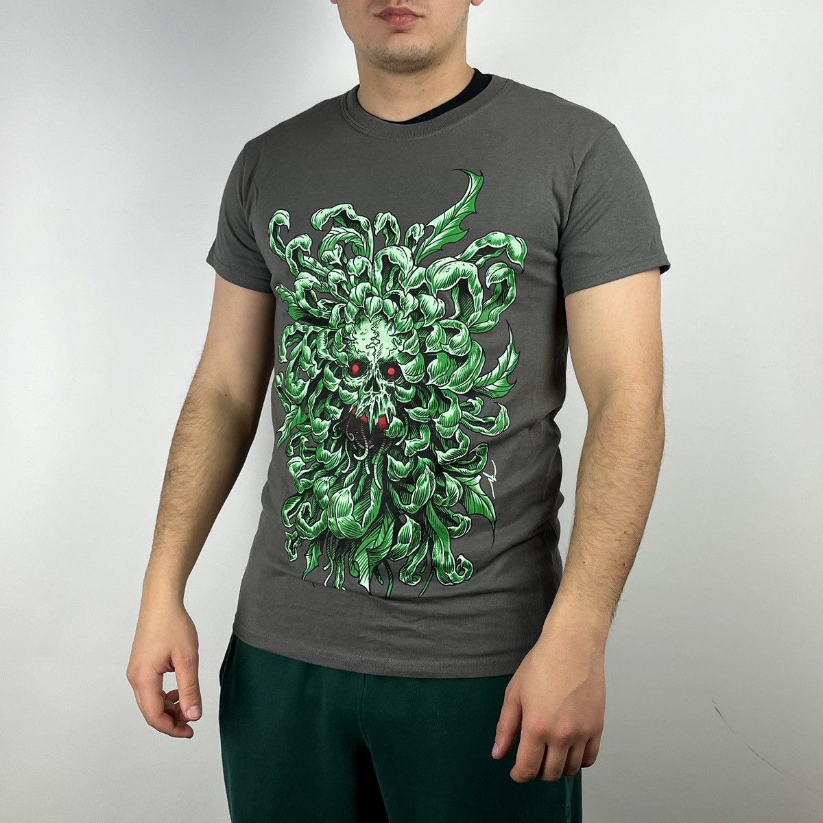 Band Tees Monster skull logo Tshirt size Small Size US S / EU 44-46 / 1 - 1 Thumbnail