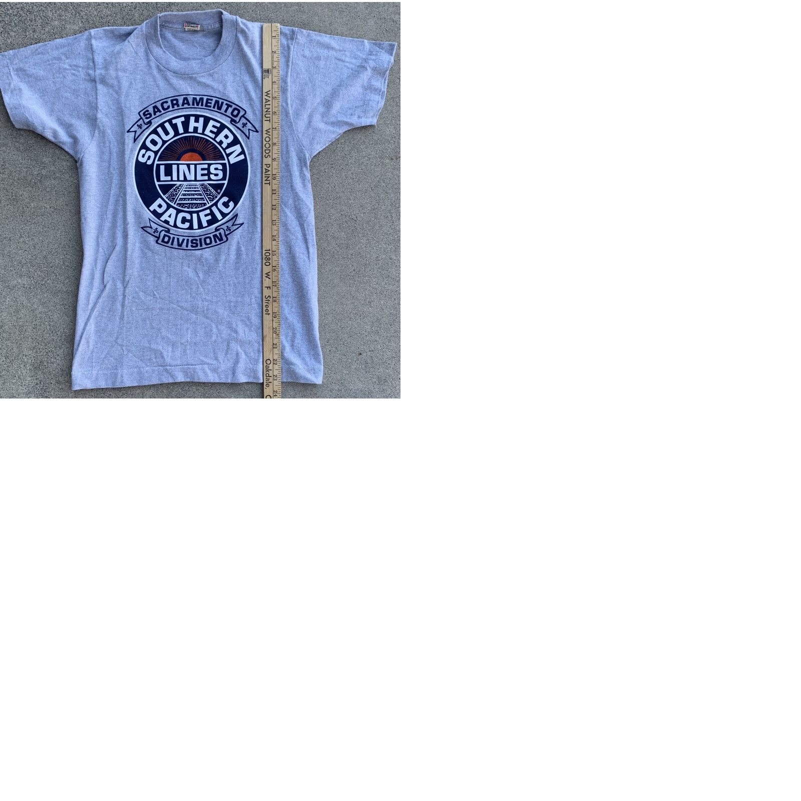 Vintage VINTAGE Southern Pacific Lines Sacramento Division t shirt single stitch Size S (Unisex) Gray Screen Stars 1980s Graphic Tee Men/Women? Size US S / EU 44-46 / 1 - 9 Thumbnail