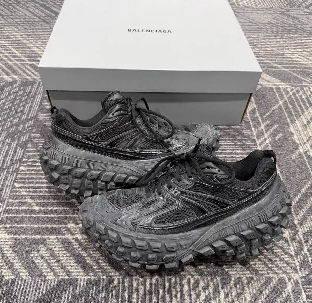 Balenciaga Balenciaga Bouncer Vintage Distressed Tire Shoes J42 Size US 9 / EU 42 - 4 Thumbnail