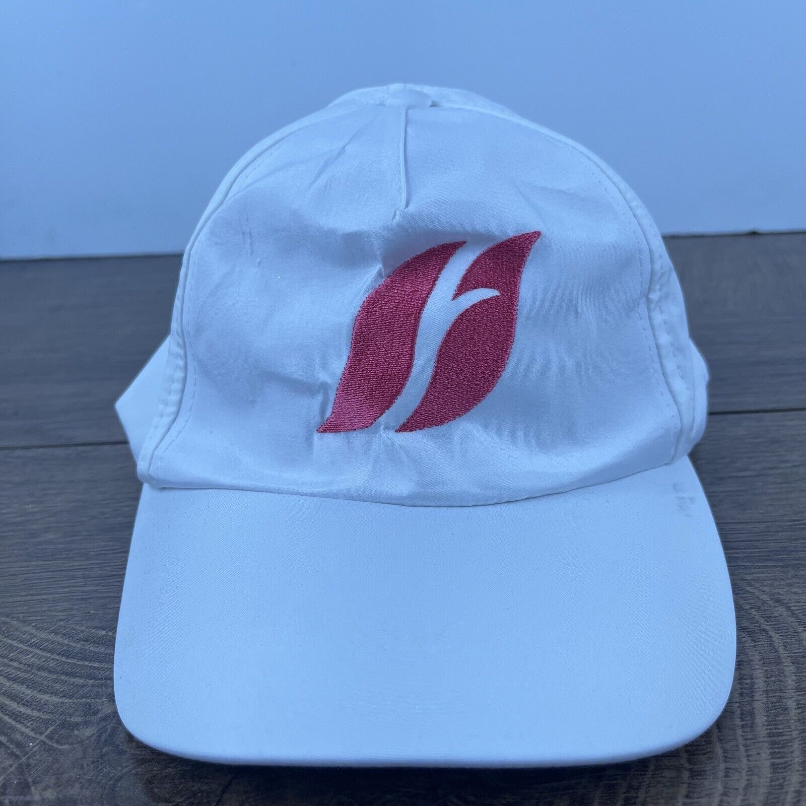 Other Farmasi Hat Farmasi Adjustable Hat White Adjustable Hat Whit Size ONE SIZE - 1 Thumbnail