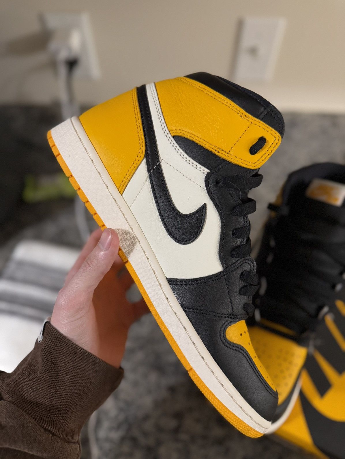 Jordan Brand × Nike Jordan 1 Taxi Yellow Size 11 (555088-711) 🧼 Size US 11 / EU 44 - 11 Thumbnail