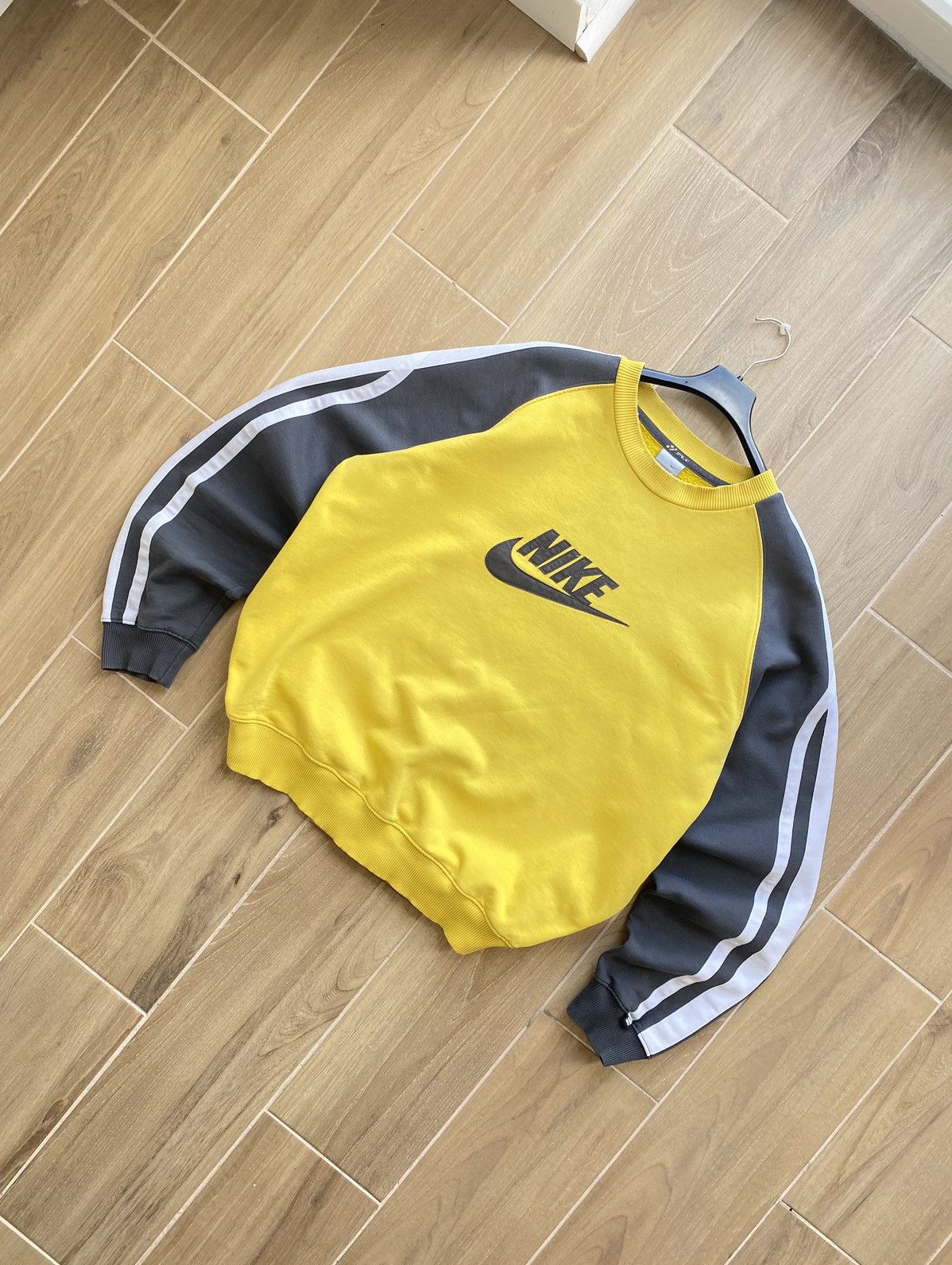 Nike Vintage Y2K Nike Sweatshirt Size US L / EU 52-54 / 3 - 1 Thumbnail