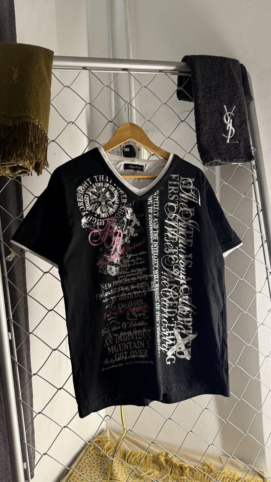 Hysteric Glamour Y2K TimeStep Gothic Wording V neck Tshirt Size L / US 10 / IT 46 - 1 Thumbnail