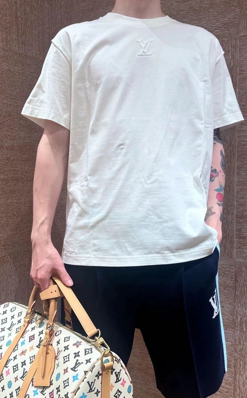 Louis Vuitton Louis Vuitton 22 white logo monogrammed cotton crew neck s Size US XL / EU 56 / 4 - 9 Thumbnail