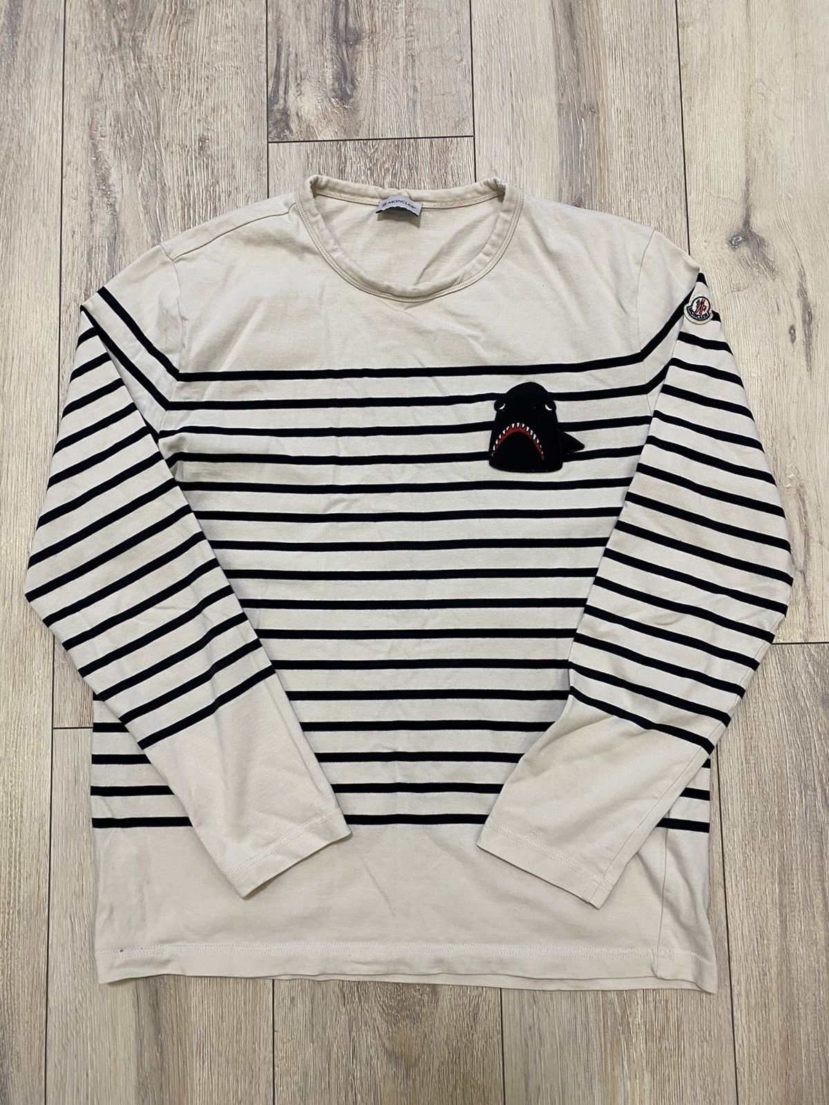 image of Moncler Men Longsleeve Shark Logo in Beige/Black (Size Medium)