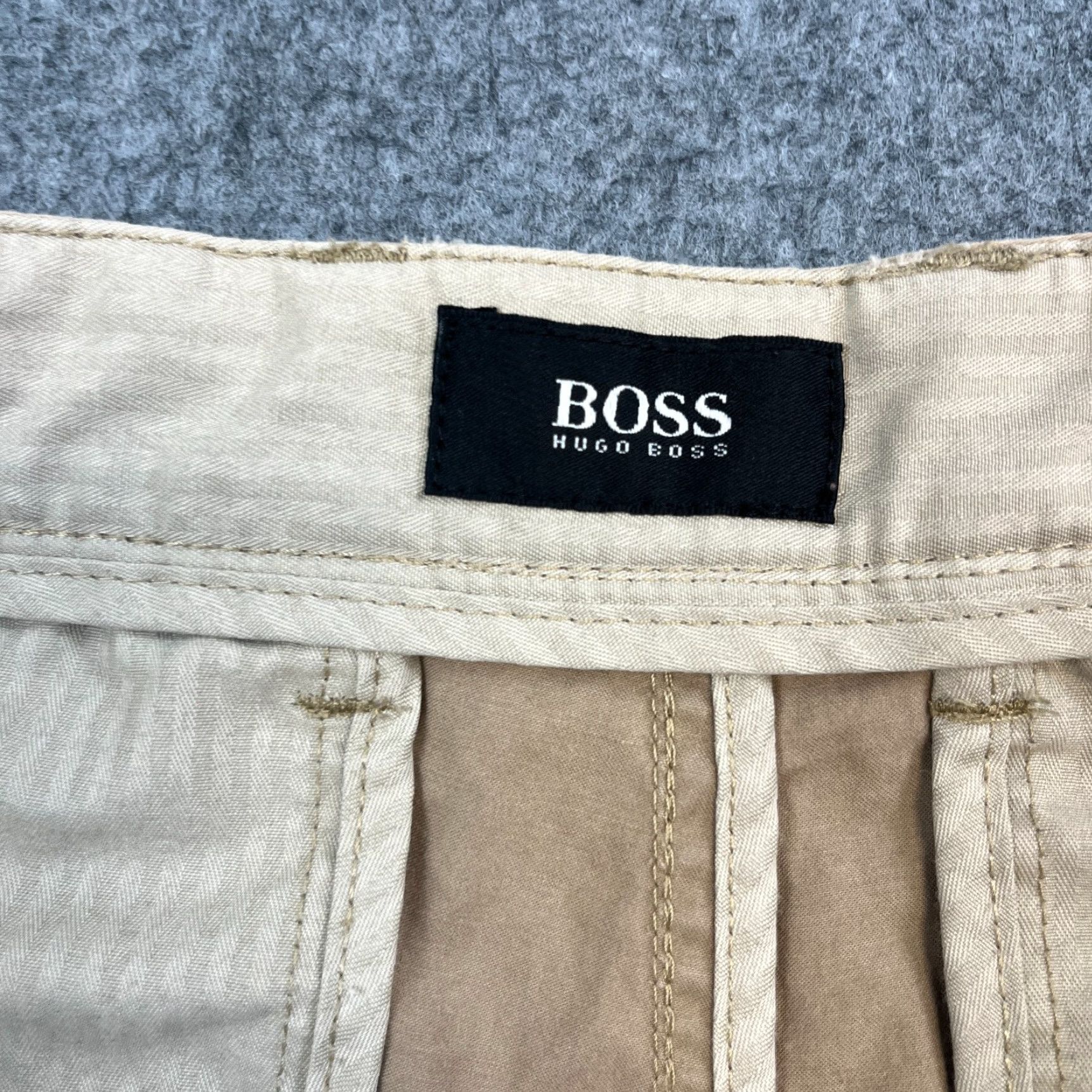 Hugo Boss HUGO BOSS Chino Shorts Mens W30 Beige Stretch Clyde Preppy Size US 30 / EU 46 - 7 Thumbnail