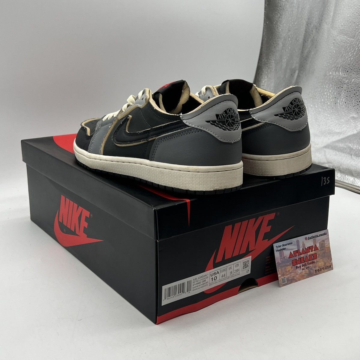 Nike Air Jordan 1 low dark smoke grey Size US 10 / EU 43 - 4 Thumbnail