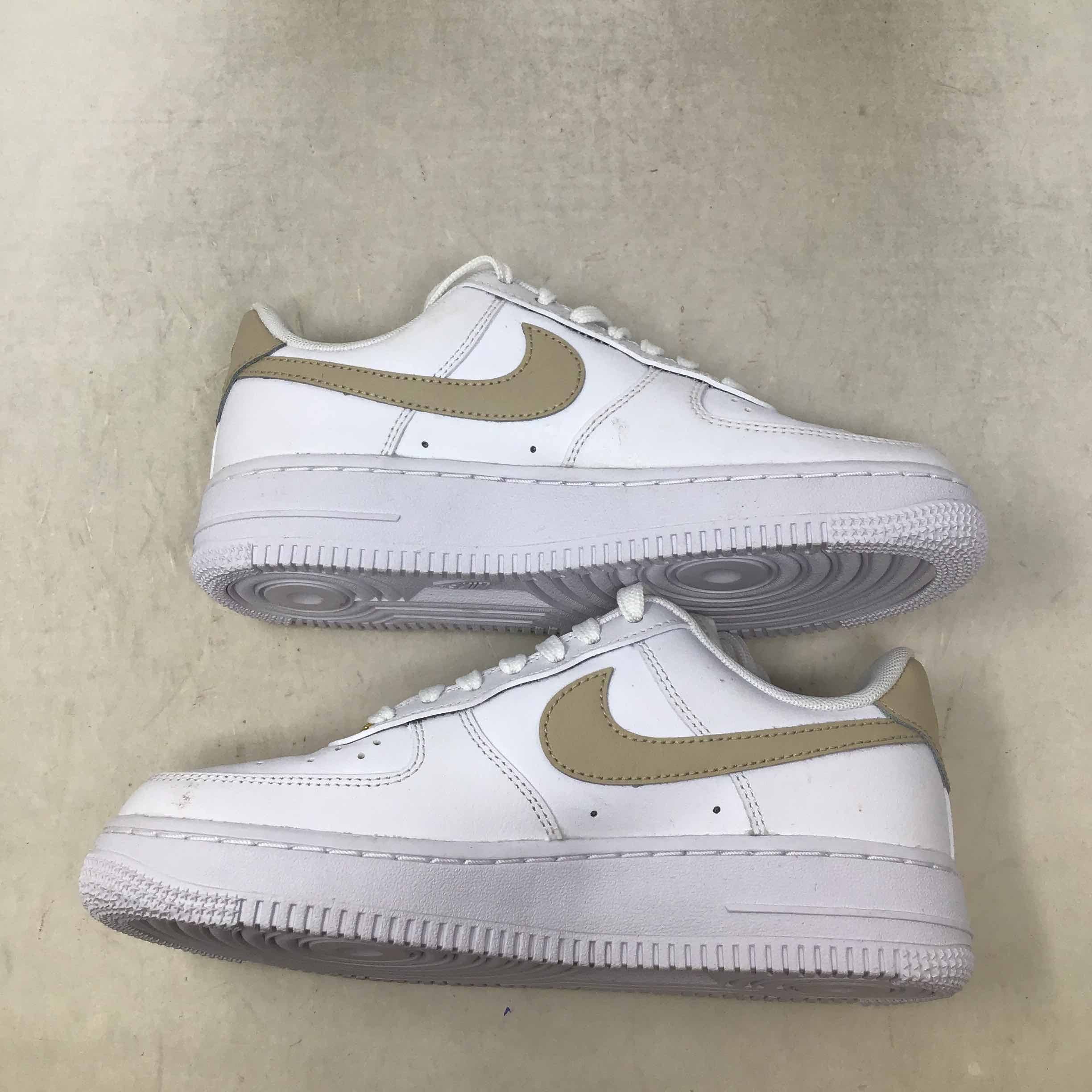 Wmns Air Force 07 Essential White Rattan