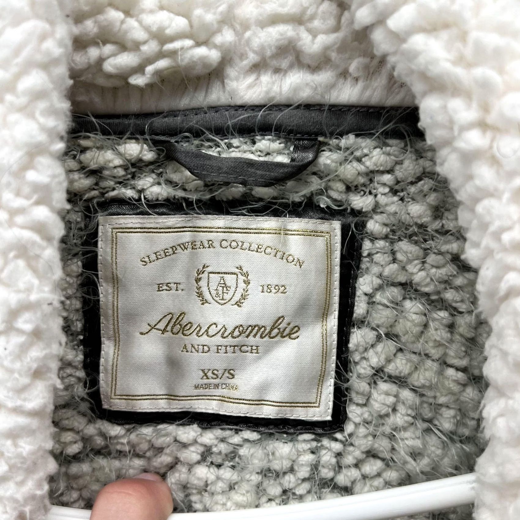 Abercrombie & Fitch VINTAGE Abercrombie Sleepwear Sweater Womens XS/S Gray Sherpa Belted Cardigan Robe Size XS / US 0-2 / IT 36-38 - 3 Thumbnail
