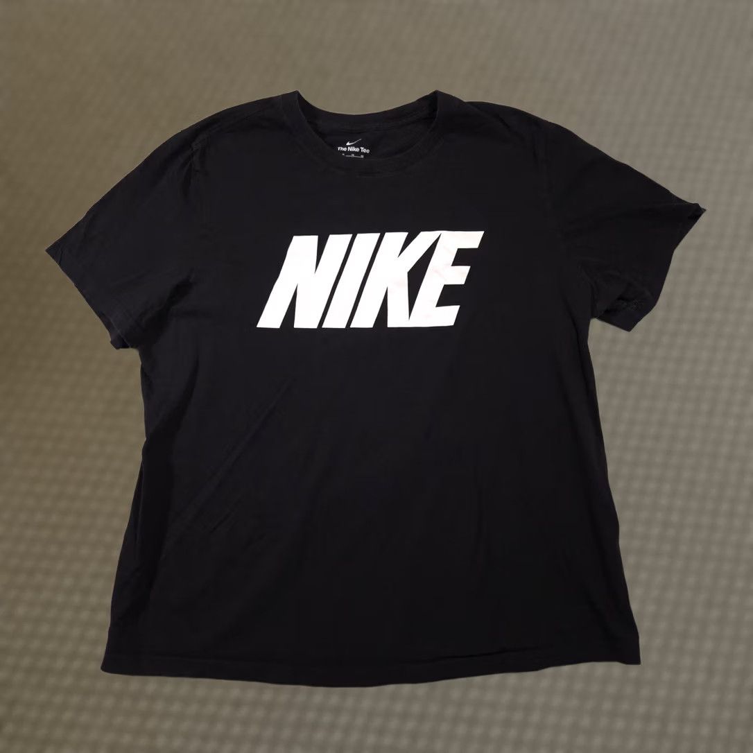 Nike Nike Shirt Mens XL Black The Nike Tee Graphic Short Sleeve Logo Crew Neck NIKE Shirt Mens XL Black Size US XL / EU 56 / 4 - 1 Thumbnail