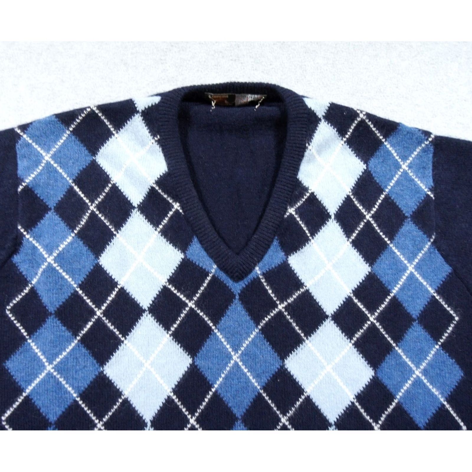 Vintage Vintage Alan Paine Sweater Mens 44 Blue Knit Vneck Lambswool Argyle Preppy Adult Size US XXL / EU 58 / 5 - 2 Thumbnail