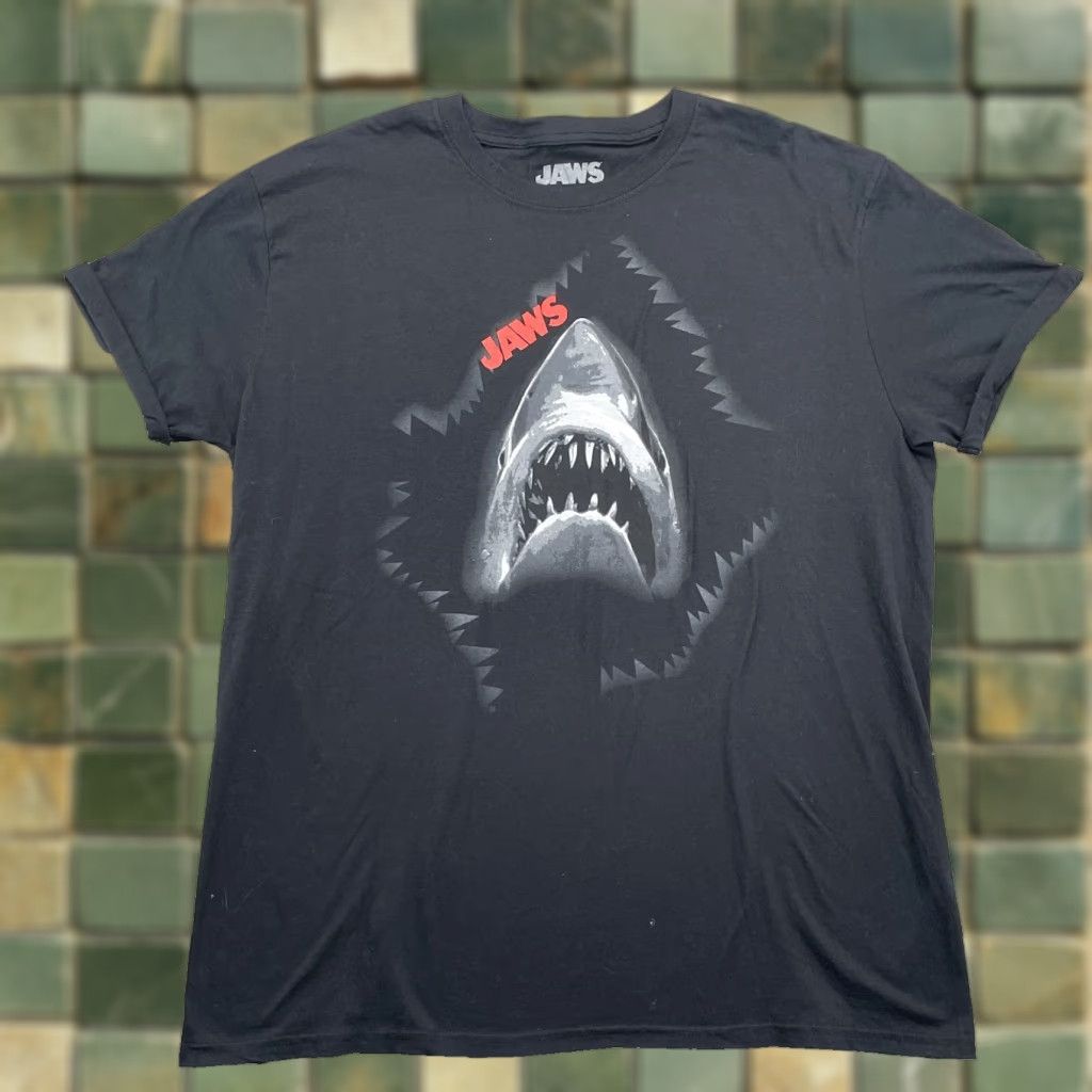 Vintage VINTAGE JAWS Movie T-Shirt Mens 2XL Black Shark Graphic Streetwear Y2K Ac 90s Movie Band Tee Mens Size US XXL / EU 58 / 5 - 1 Thumbnail