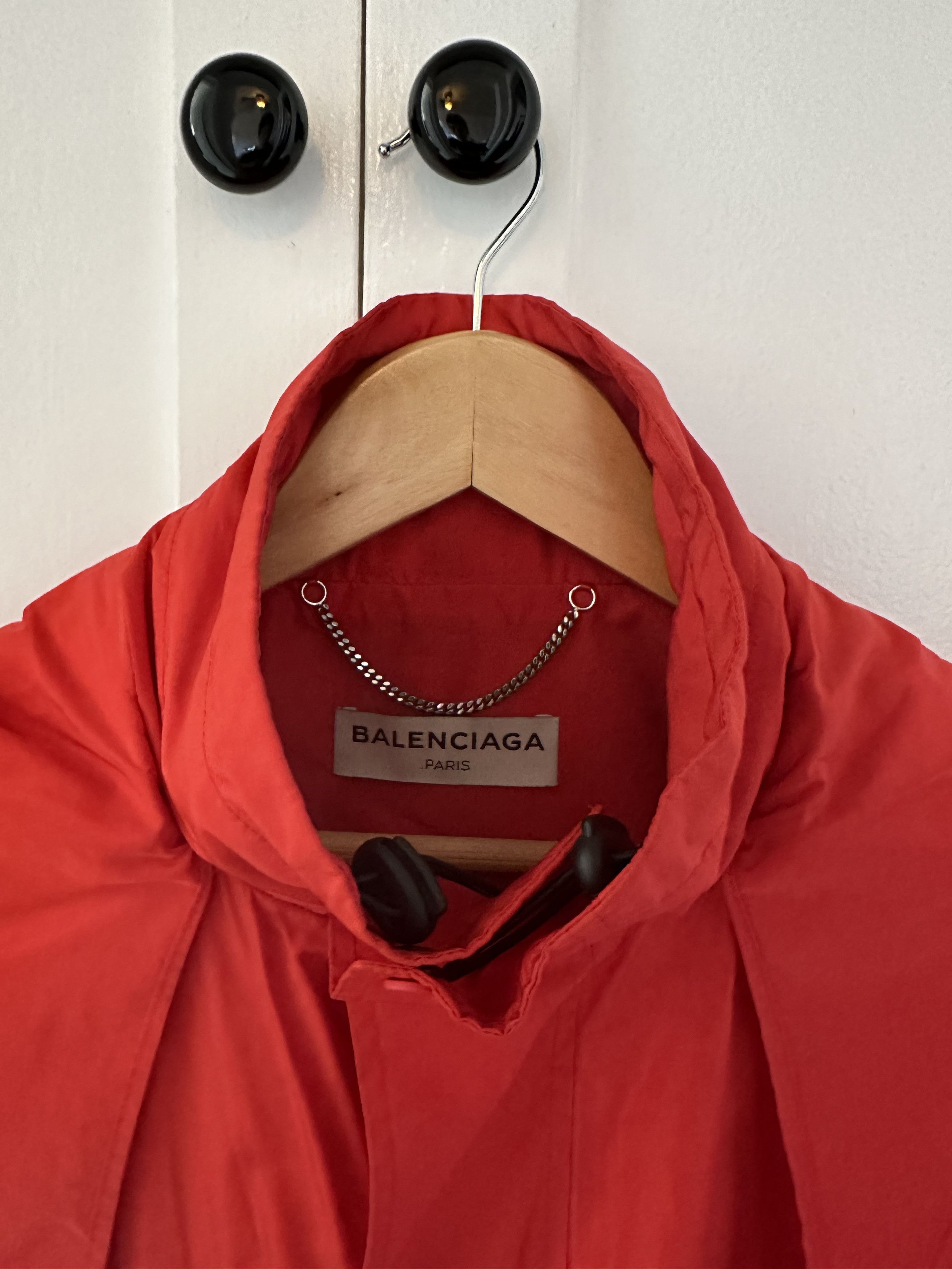 Balenciaga Balenciaga 2016 Red Raincoat with optional tied hood Size XS / US 0-2 / IT 36-38 - 6 Thumbnail