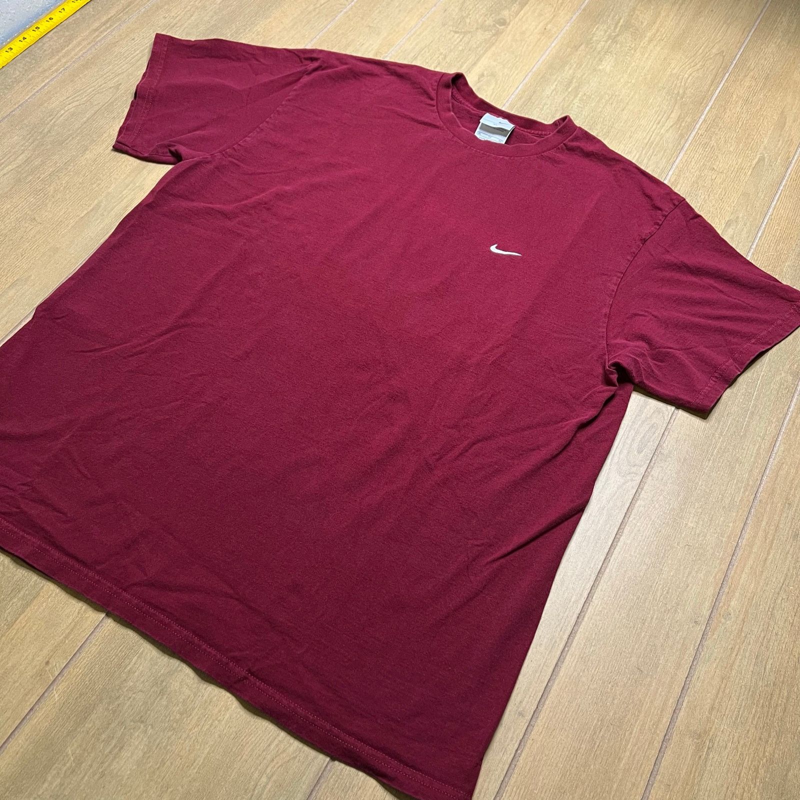Nike Vintage Nike Swoosh T Shirt Sz Men XL Red Y2K baggy loose Size US XL / EU 56 / 4 - 4 Thumbnail