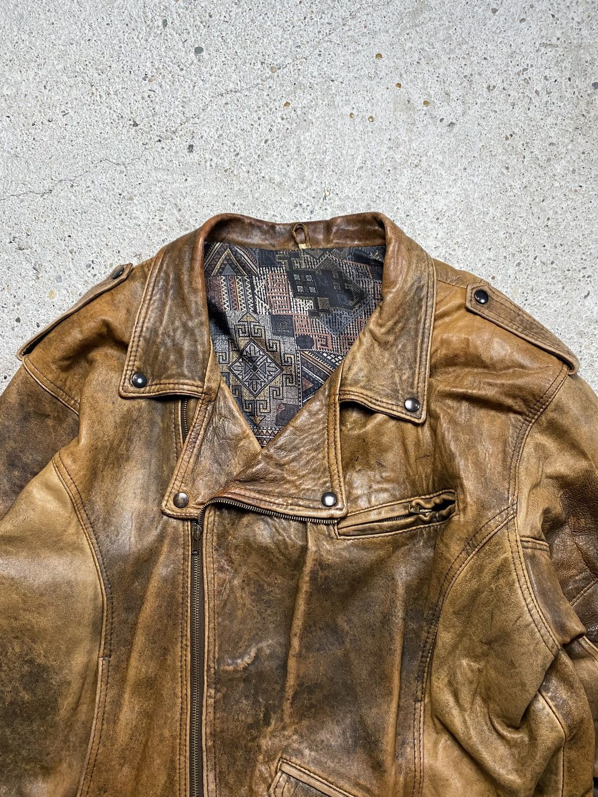 Vintage Vintage leather jacket bomber chevignon 90s USA distressed Size US XL / EU 56 / 4 - 5 Thumbnail