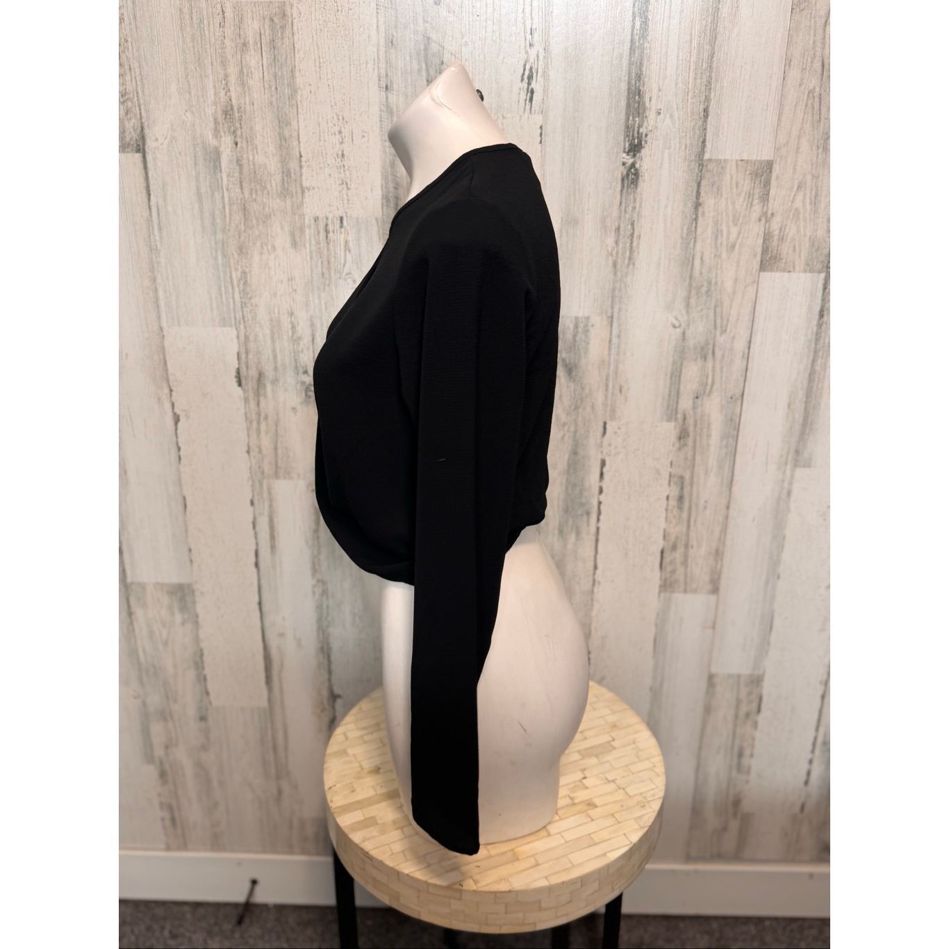 H&M H&M Divided Black Long Sleeve Crop Top Keyhole Twist Front S Size M / US 6-8 / IT 42-44 - 2 Thumbnail