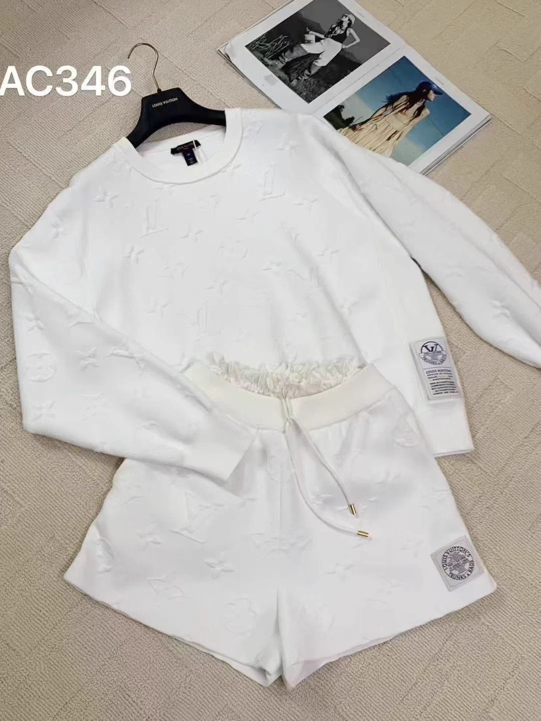 Louis Vuitton LV Jacquard Full Logo Sweatsuit M/S w/ dust bag Size M / US 6-8 / IT 42-44 - 1 Thumbnail