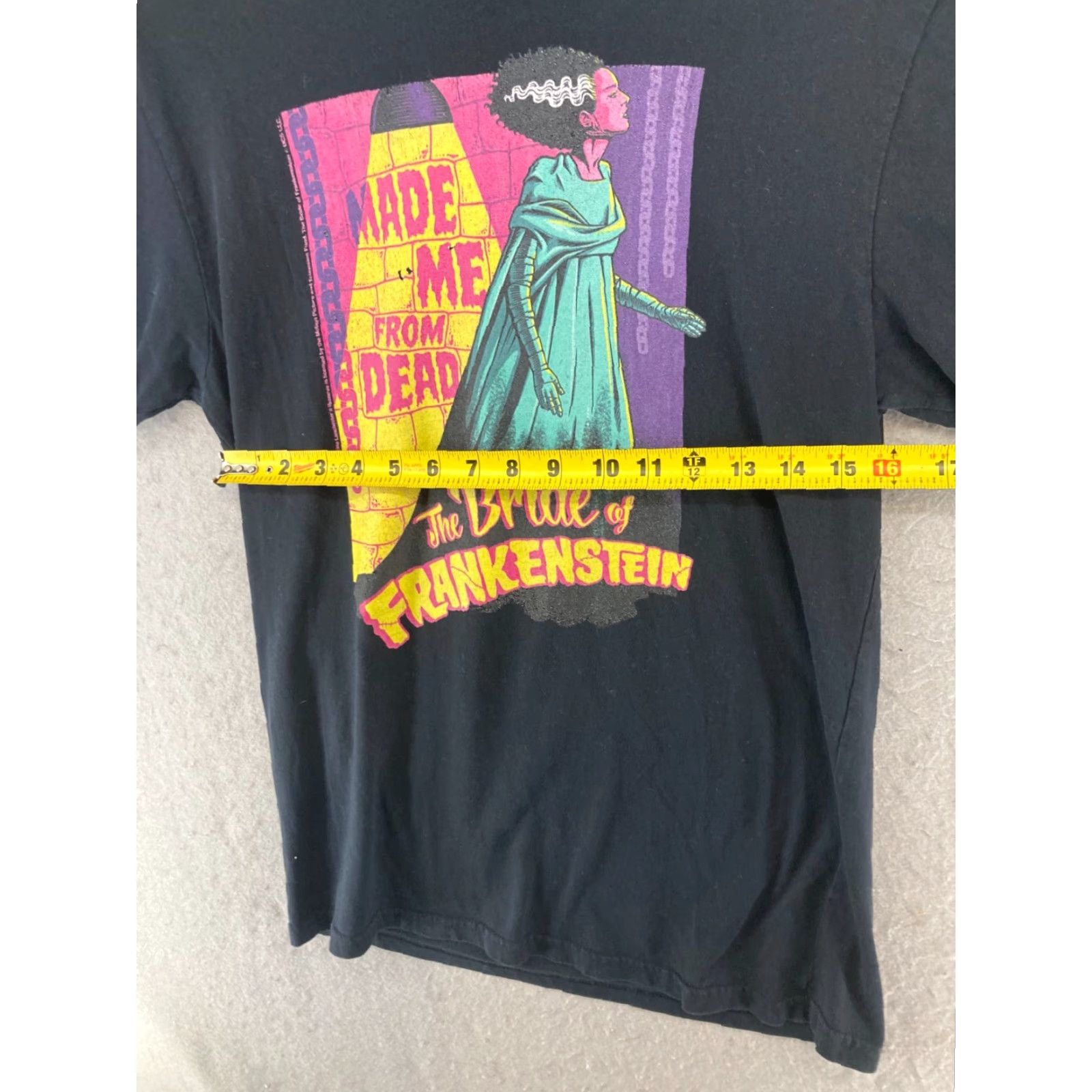 Gildan The Bride of Frankenstein Mens TShirt Medium Black Made Me From Dead Size US M / EU 48-50 / 2 - 2 Thumbnail