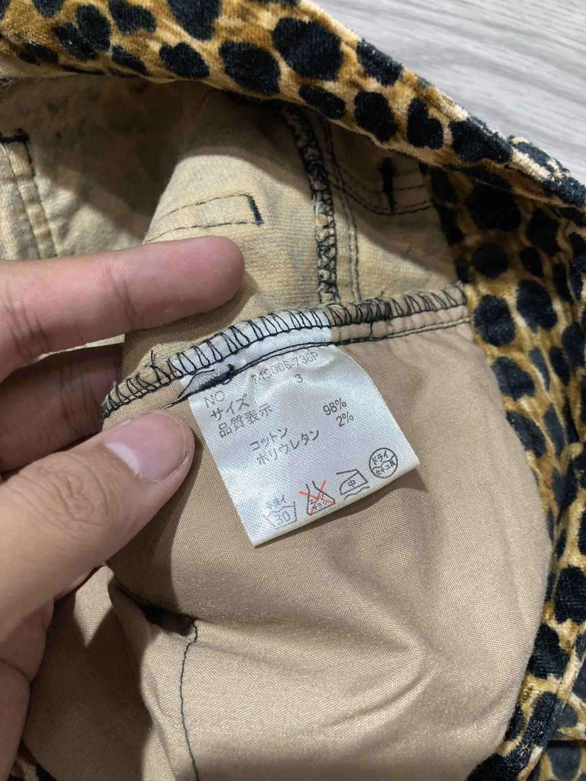 Japanese Brand 2000s Loaf Leopard Motif Waxed Slim Fit Pants Lgb Size US 28 / EU 44 - 13 Thumbnail
