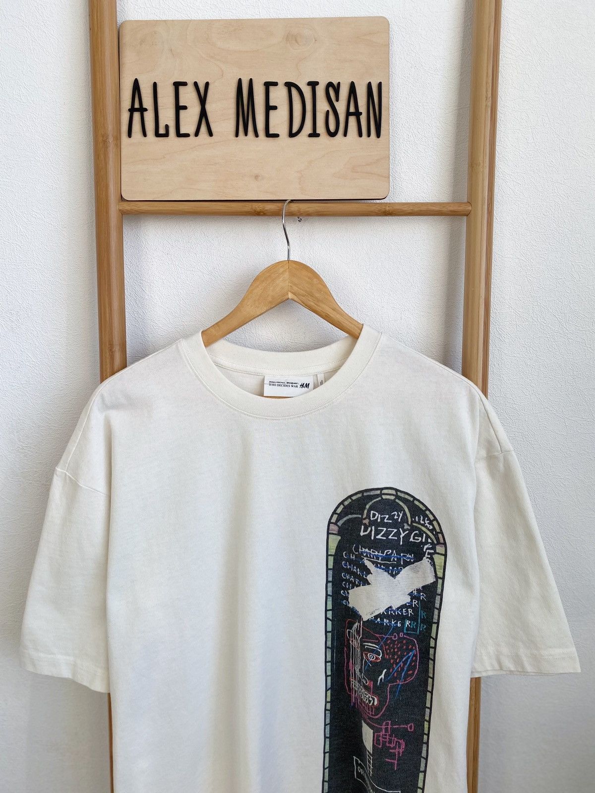 H&M × Jean-Michel Basquiat × Who Decides War WHO DECIDES WAR x BASQUIAT x H&M RELAXED FIT COTTON T-SHIRT Size US M / EU 48-50 / 2 - 2 Thumbnail