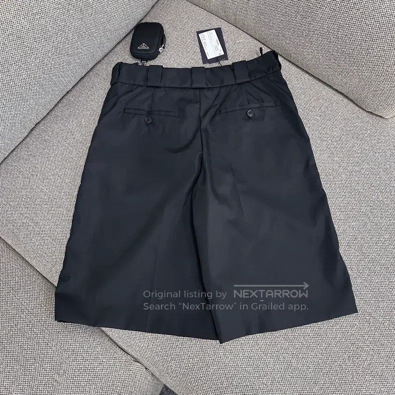 Prada Prada Huada tweed small bag logo Bermuda shorts Size 25" / US 0 / IT 36 - 2 Thumbnail