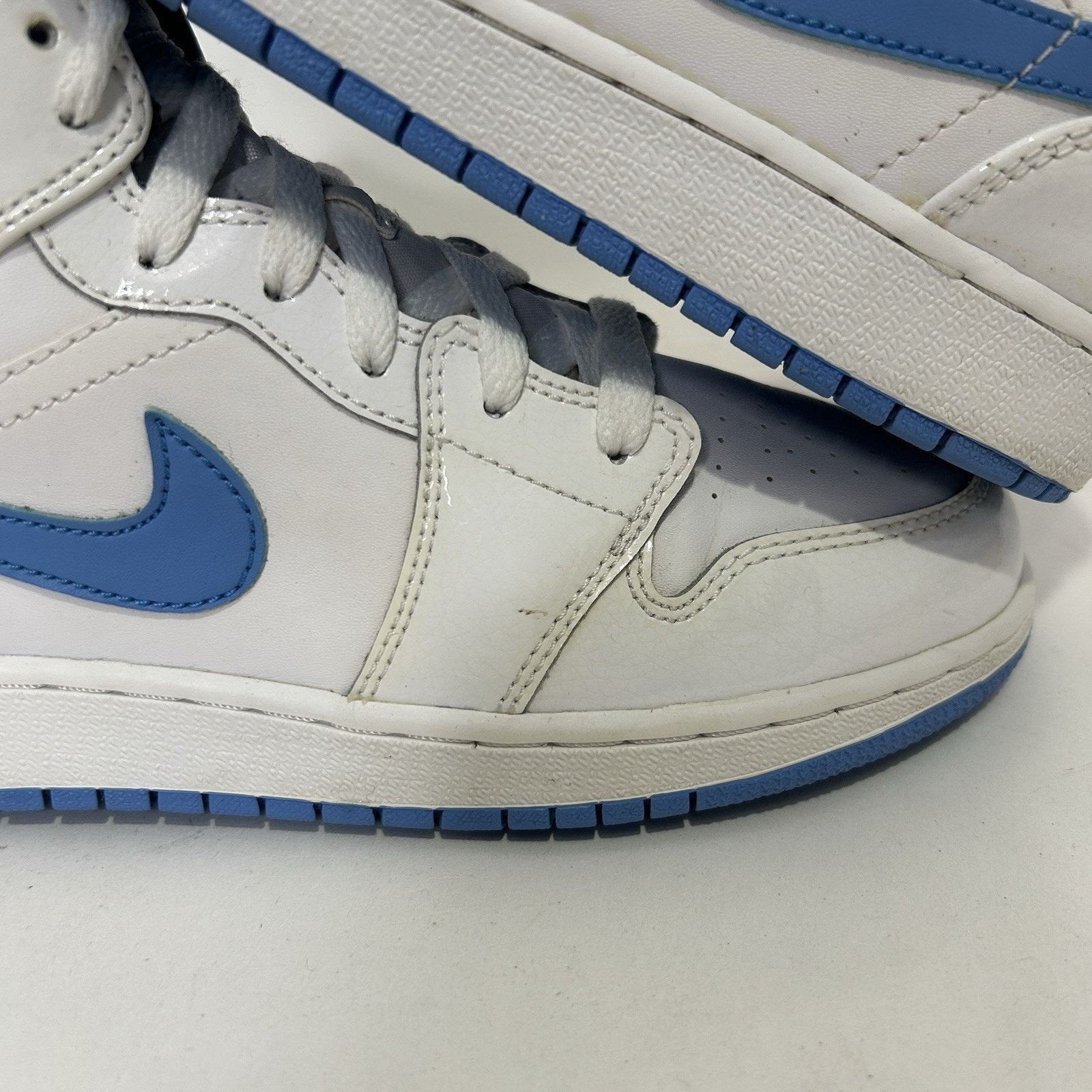 Nike Nike Air Jordan 1 Retro Mid GS “Legend Blue/UNC” Size US 7 / IT 37 - 9 Thumbnail