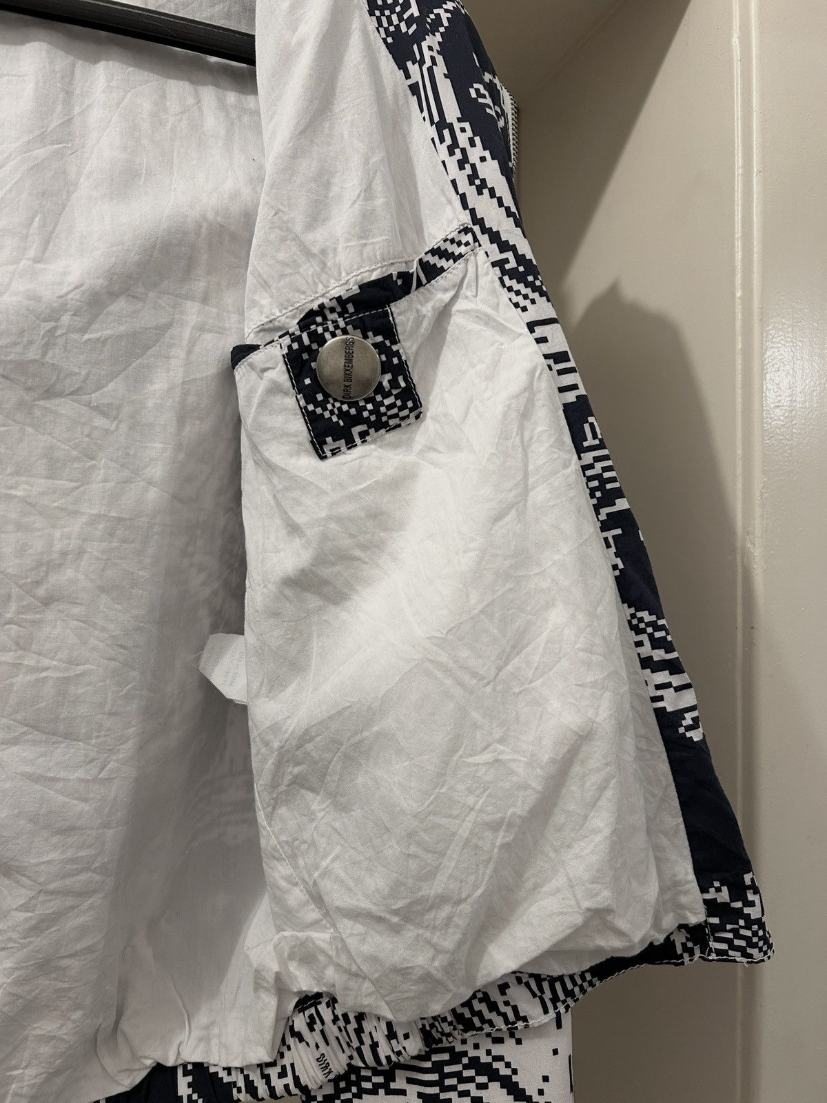 Dirk Bikkembergs Dirk Bikkembergs SS 1997 pixel wave cropped hooded blouson Size US M / EU 48-50 / 2 - 15 Thumbnail