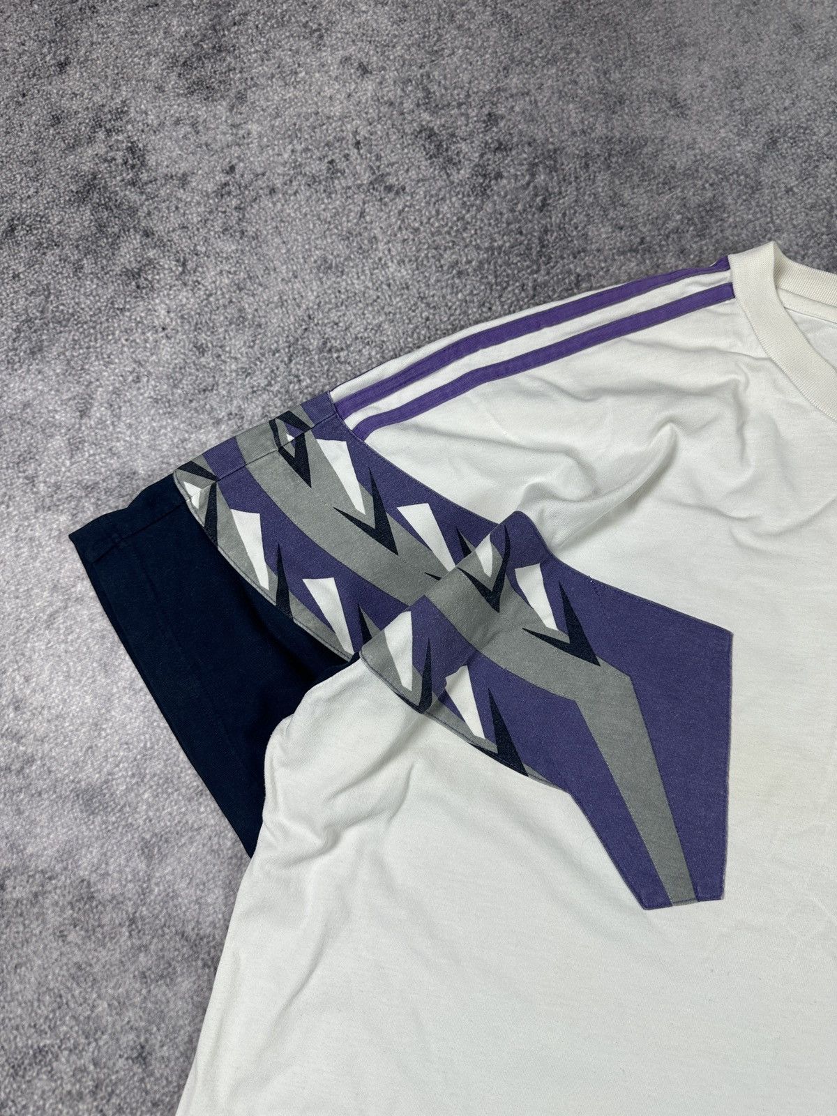 Adidas Y2K Vintage Adidas T-shirt Streetwear Rare Casual 90s VTg L Size US L / EU 52-54 / 3 - 2 Thumbnail
