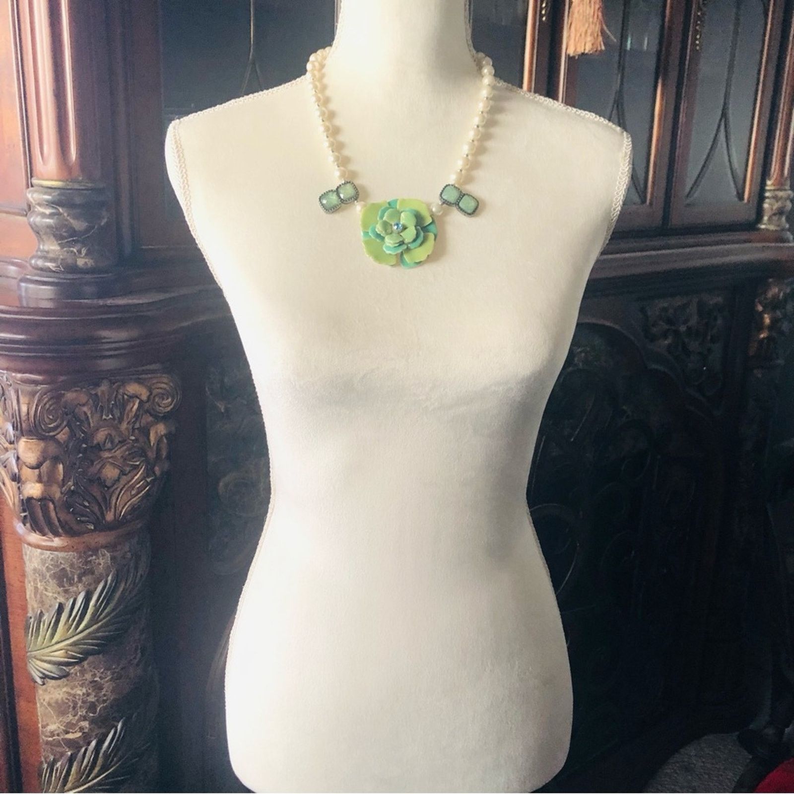 Handmade Handcrafted classy elegant Pearl metal flower necklace Size ONE SIZE - 6 Thumbnail